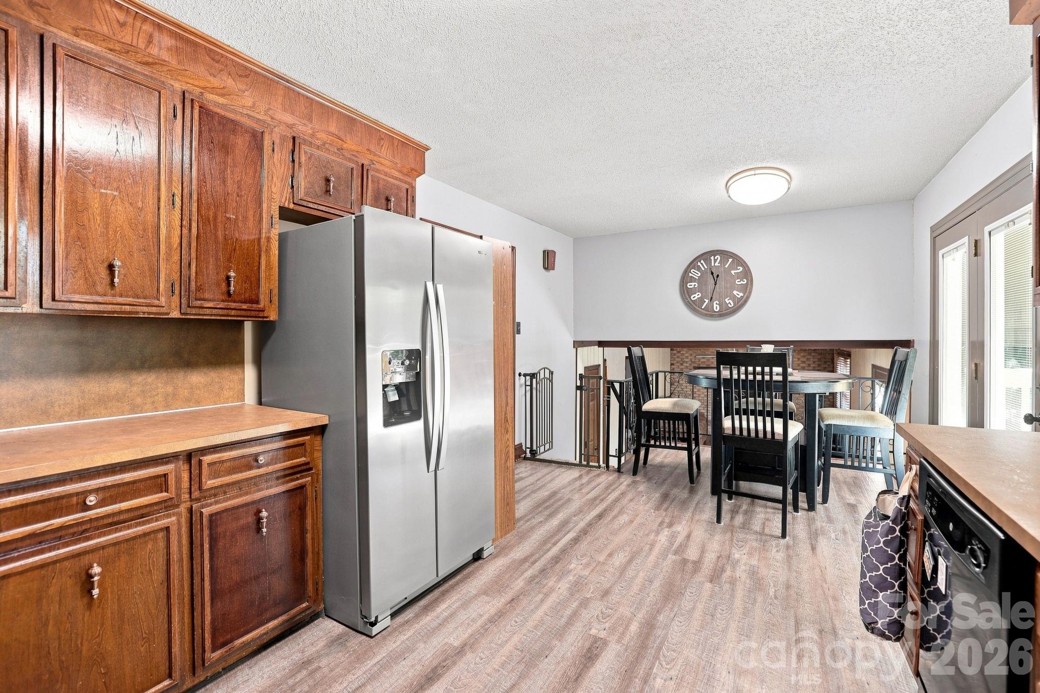 5421 Woodside Drive Property Photo 6