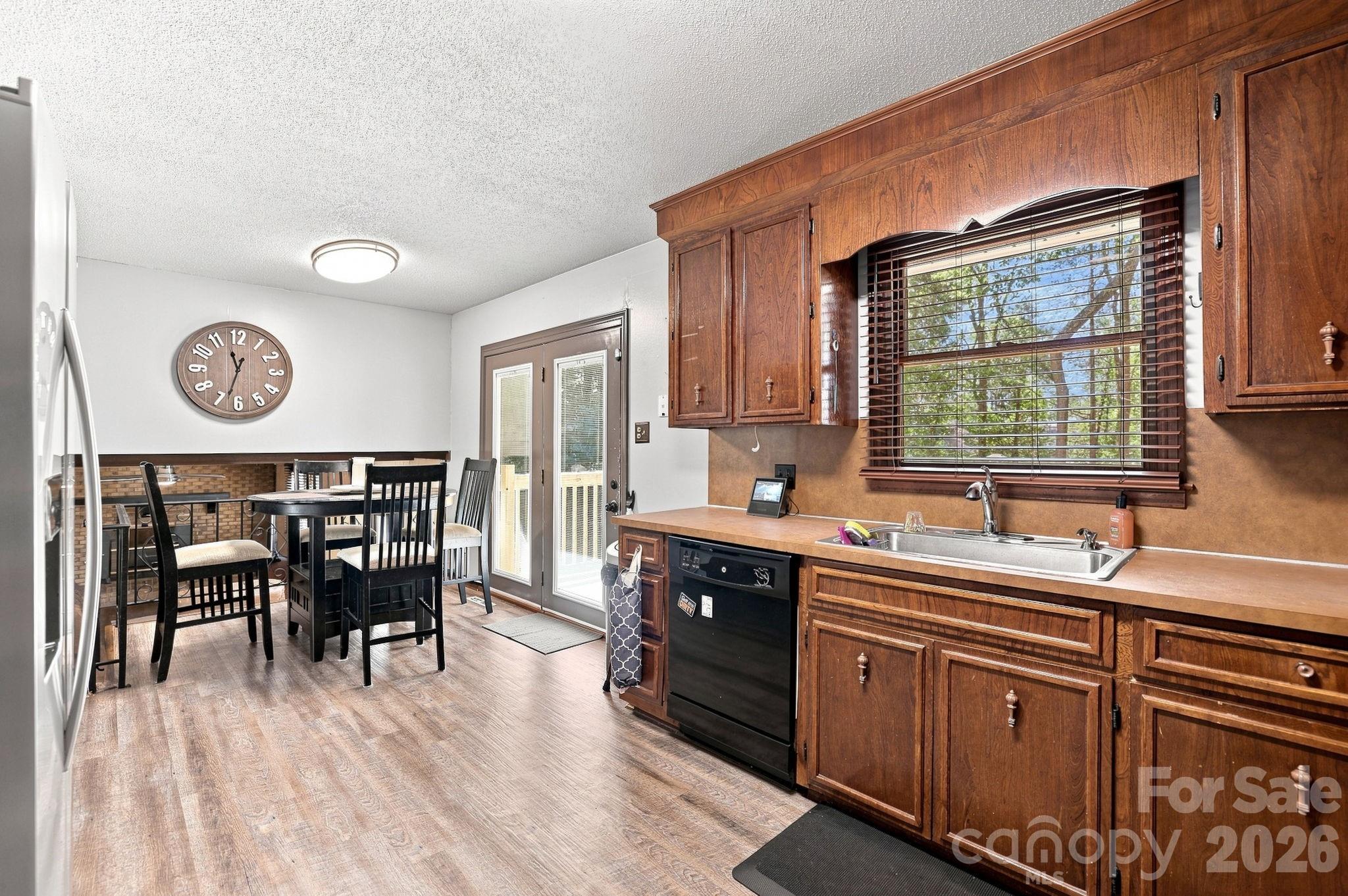 5421 Woodside Drive Property Photo 8