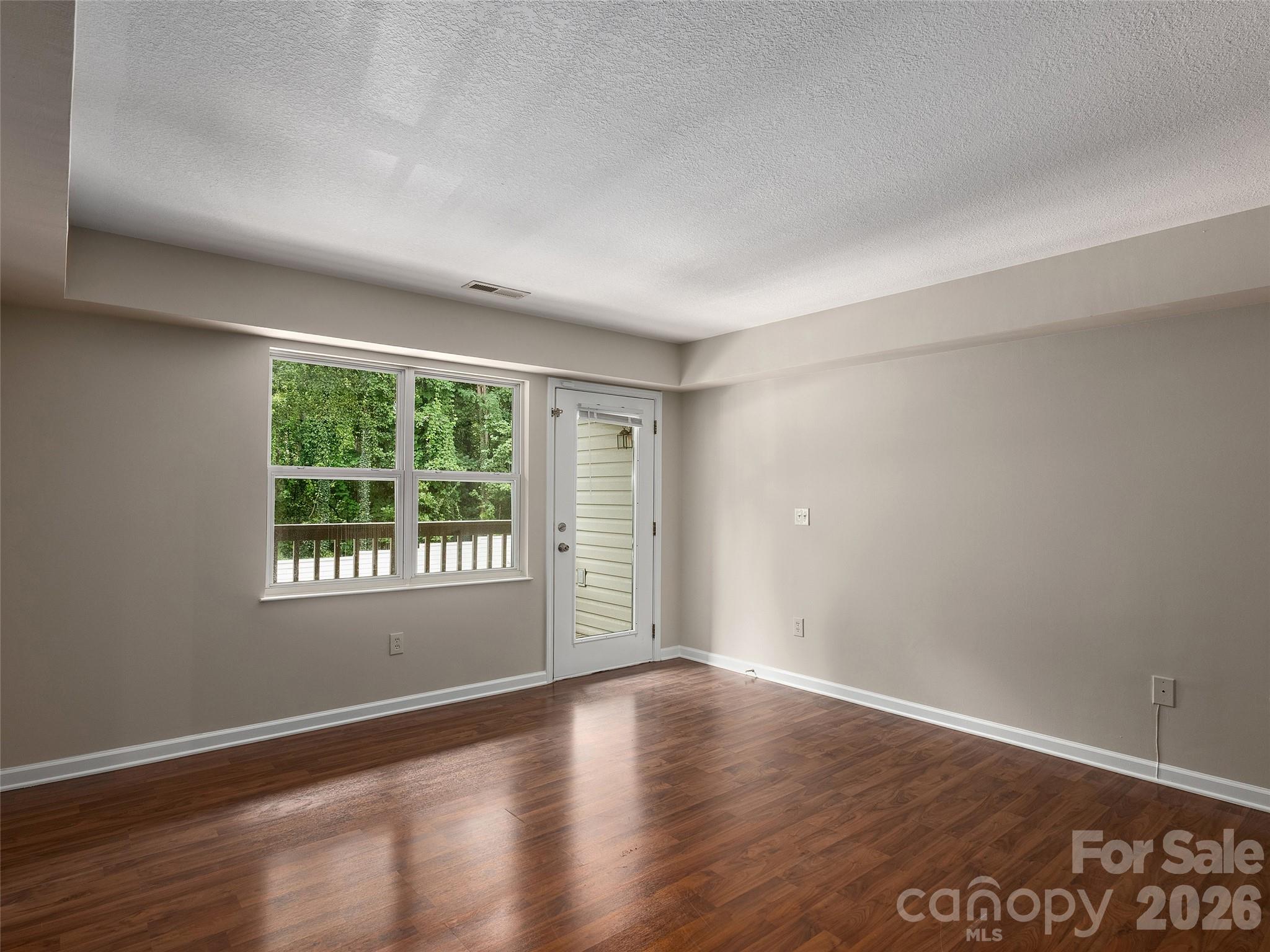 507 Carlyle Way Property Photo 3