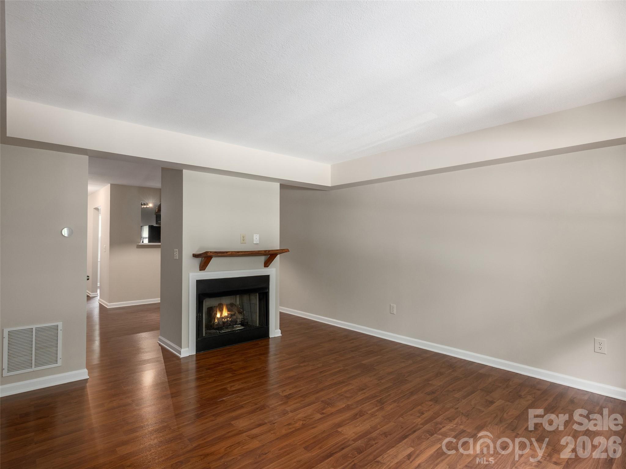 507 Carlyle Way Property Photo 5