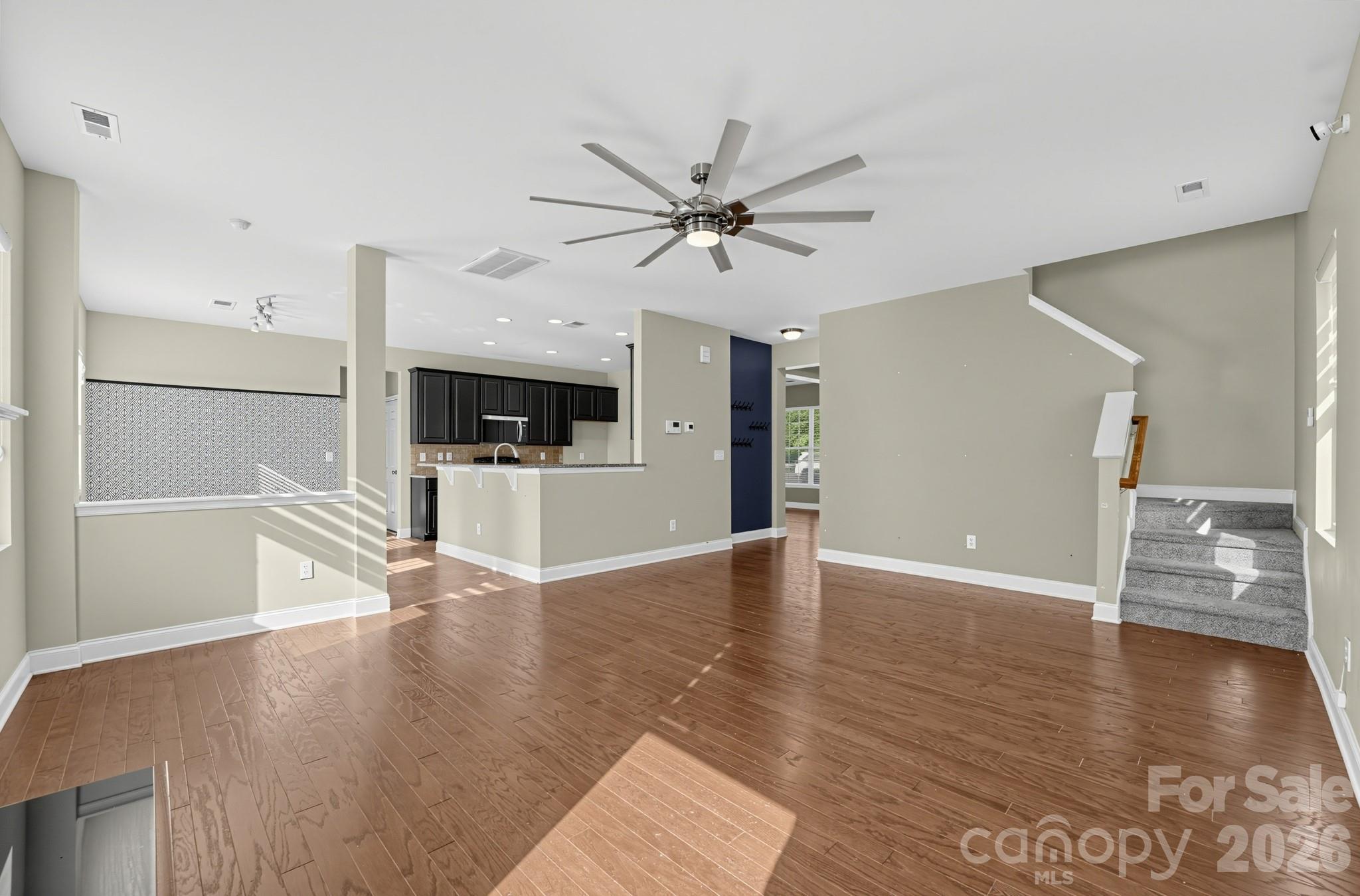 284 Oakbourne Lane Property Photo 3