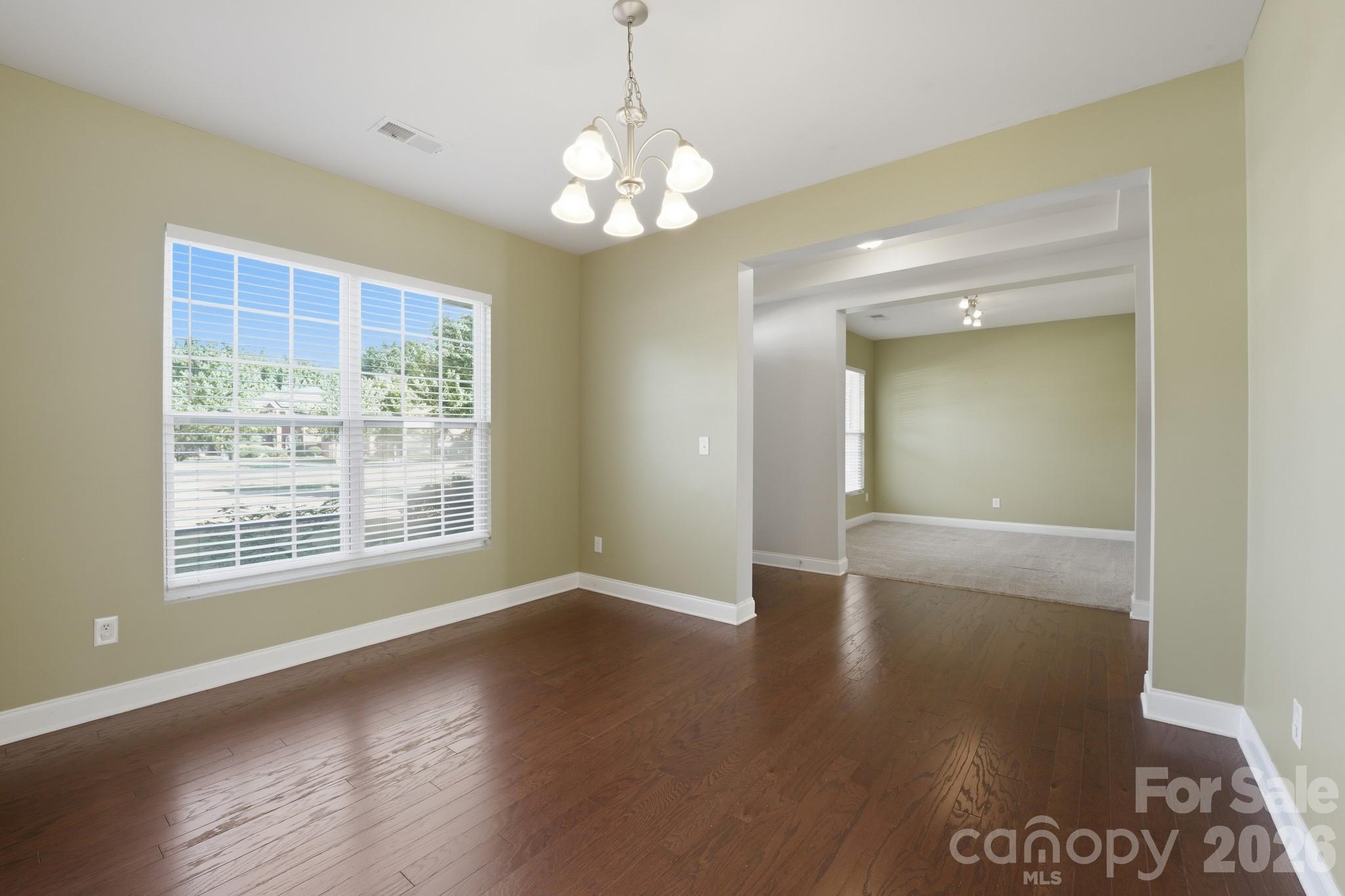 284 Oakbourne Lane Property Photo 6