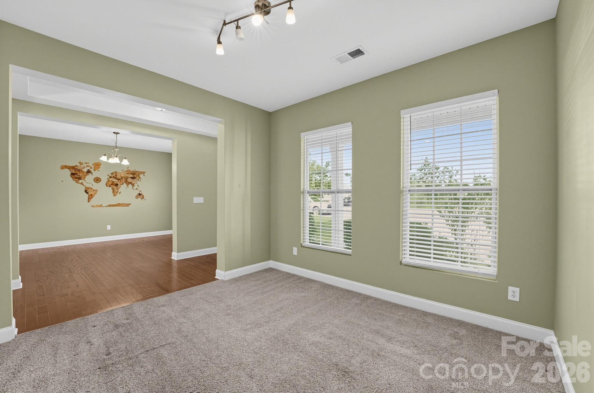 284 Oakbourne Lane Property Photo 8