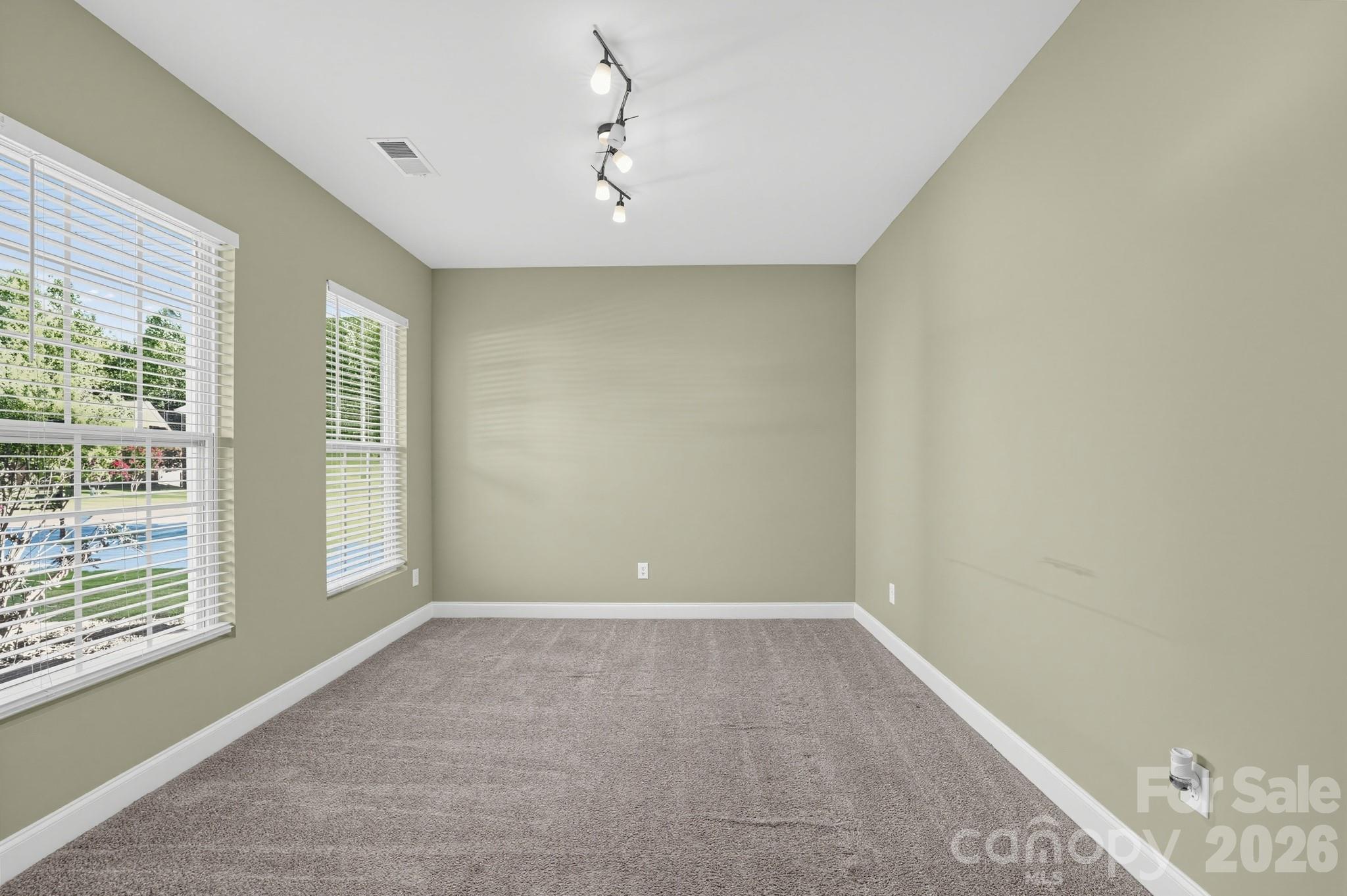 284 Oakbourne Lane Property Photo 9