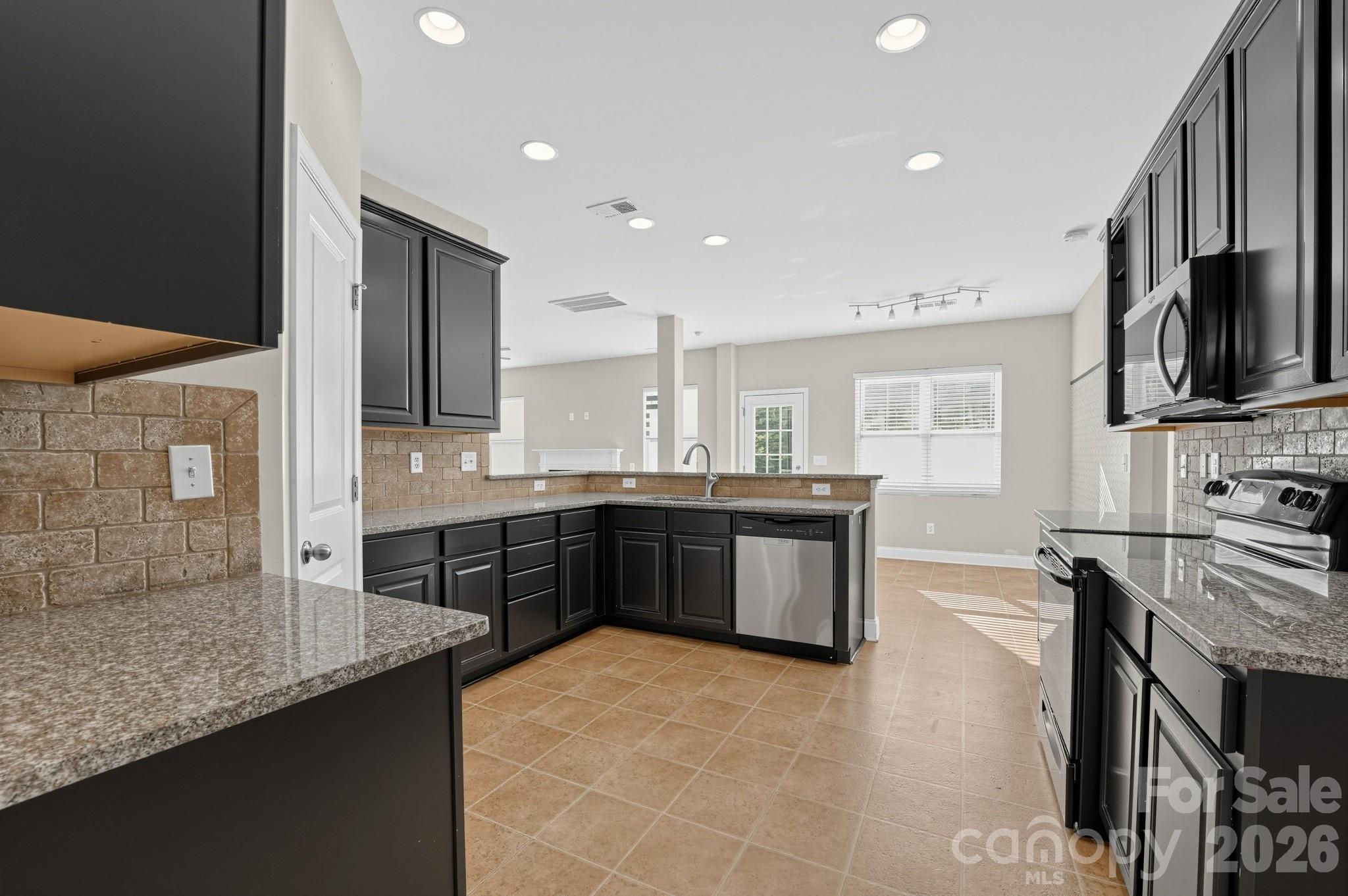 284 Oakbourne Lane Property Photo 12