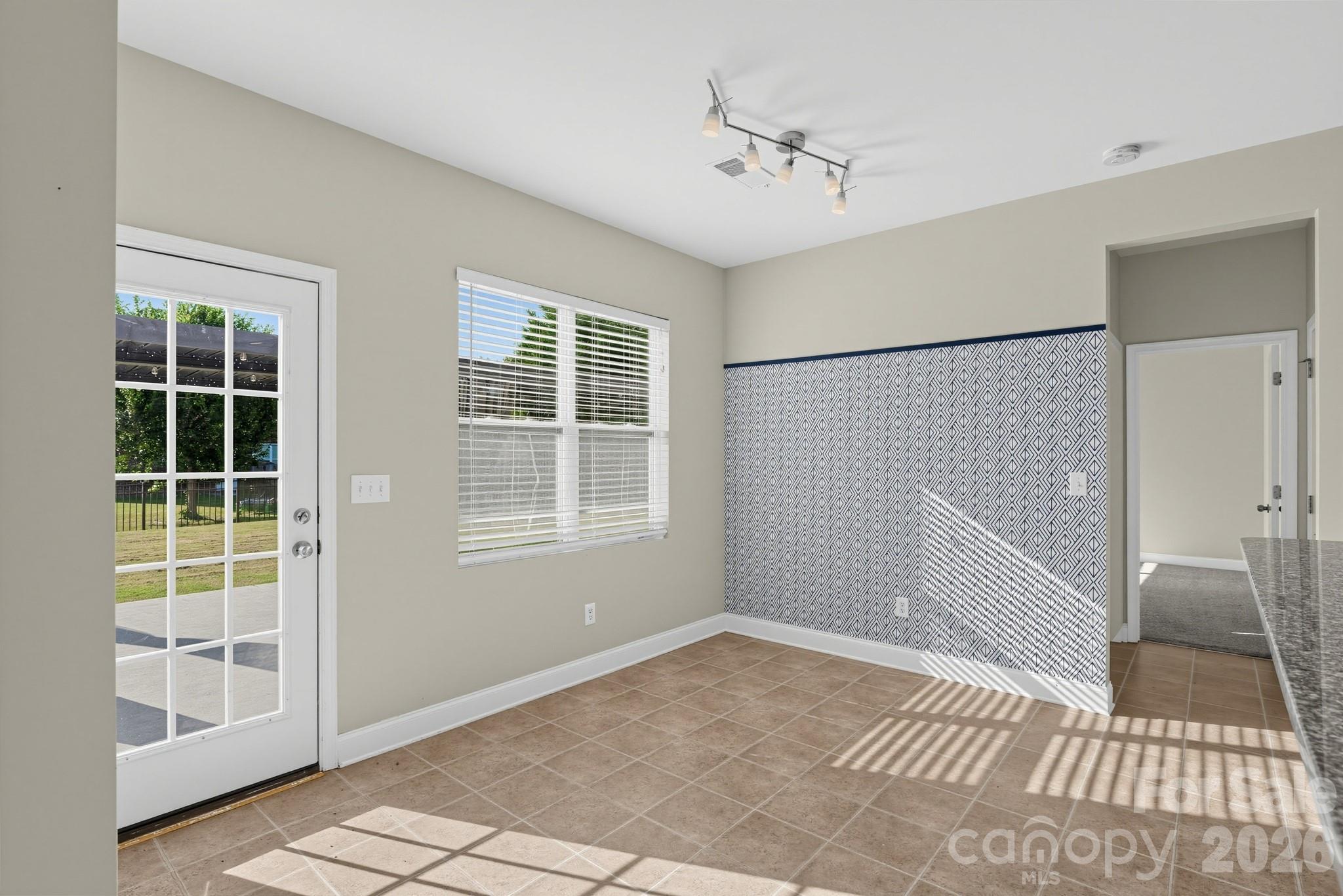 284 Oakbourne Lane Property Photo 13