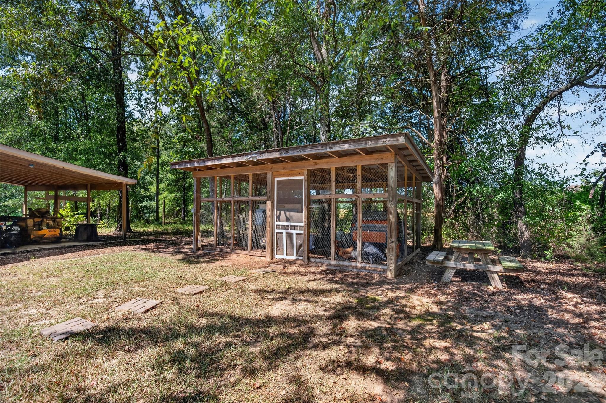4043 Thompson Road Property Photo 6