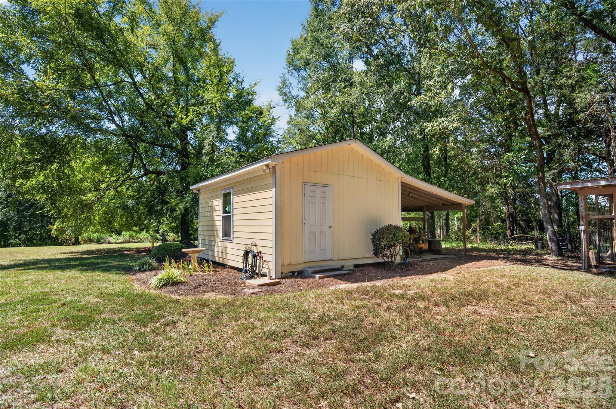 4043 Thompson Road Property Photo 7