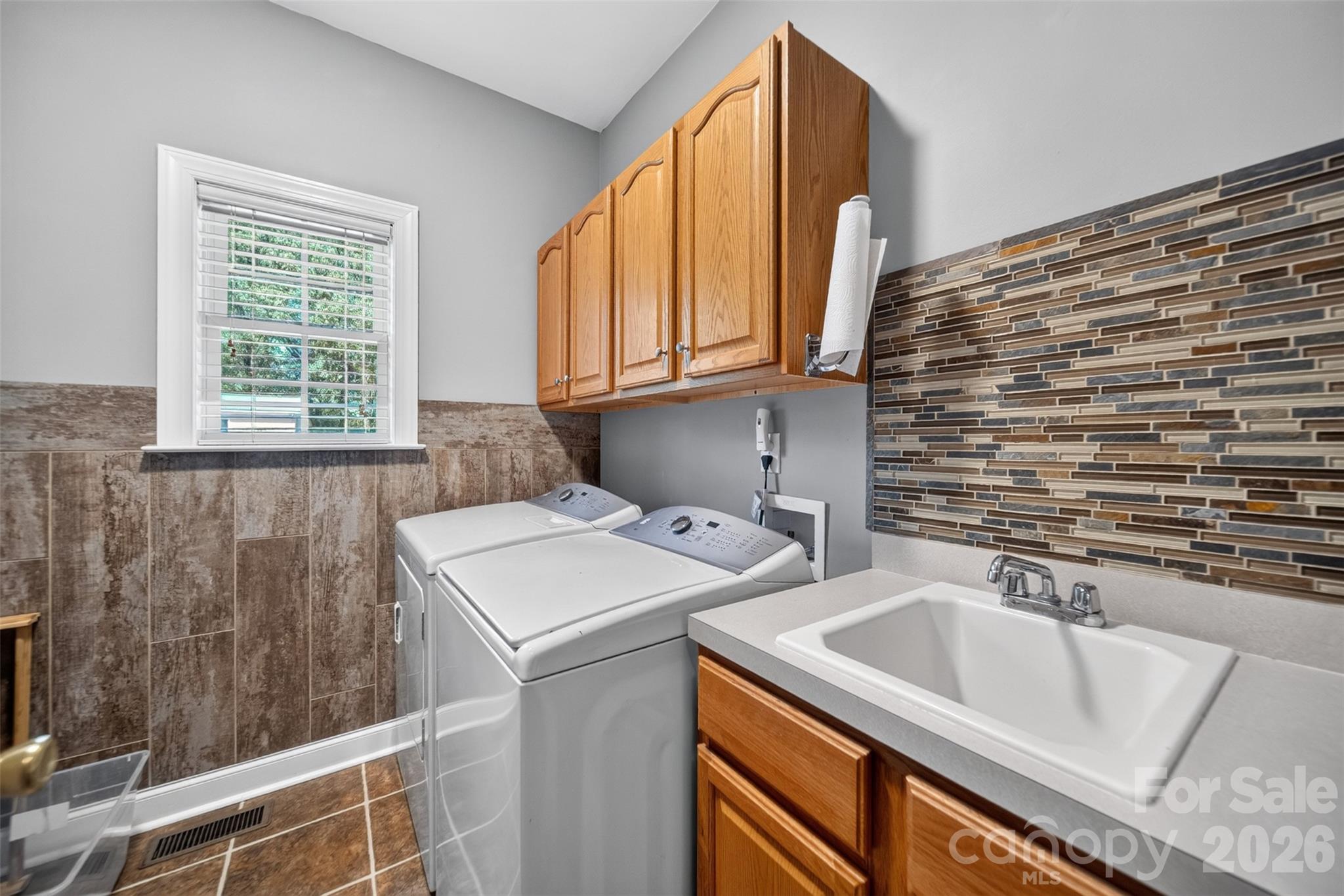 4043 Thompson Road Property Photo 18