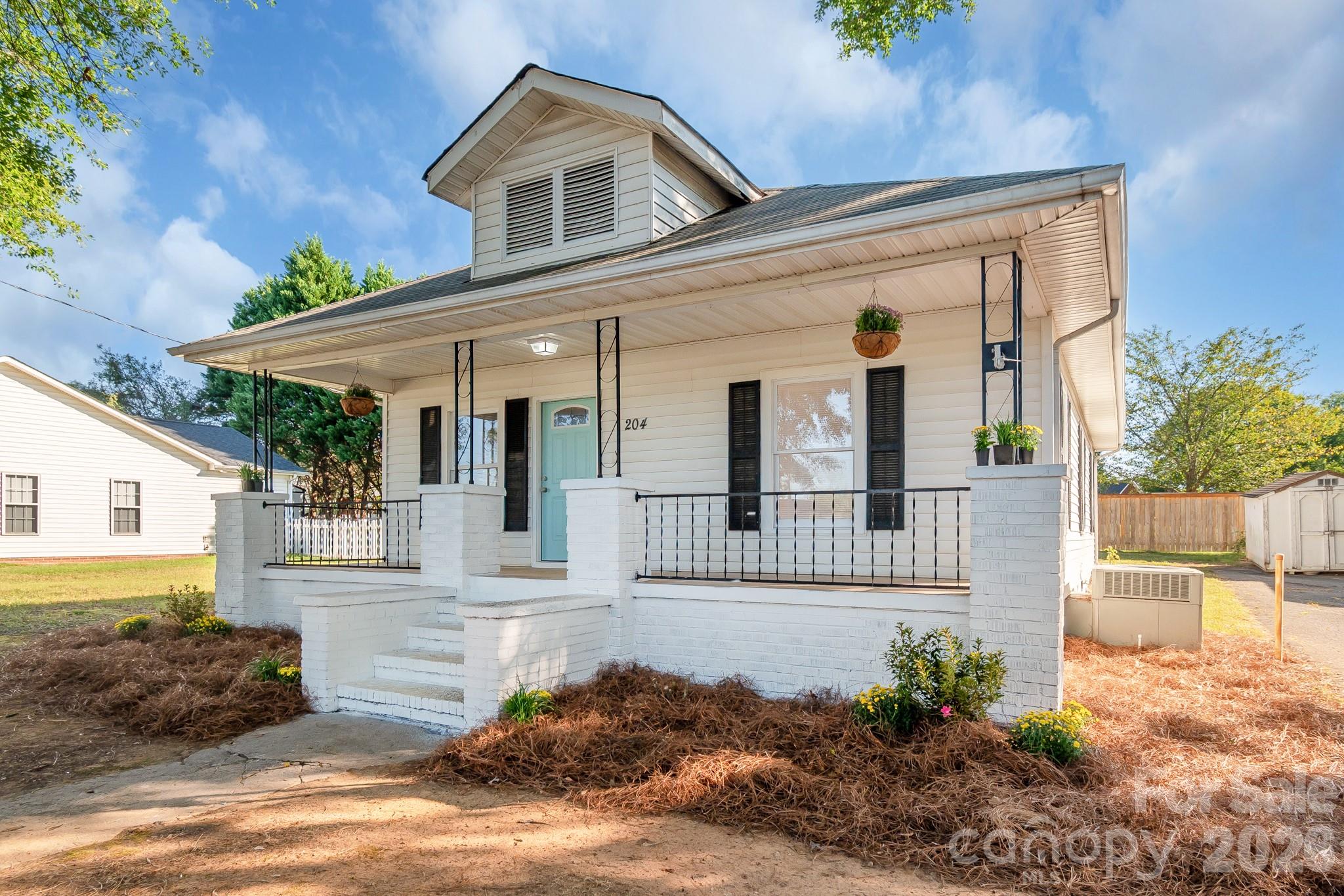 204 Pleasant Street Property Photo 1
