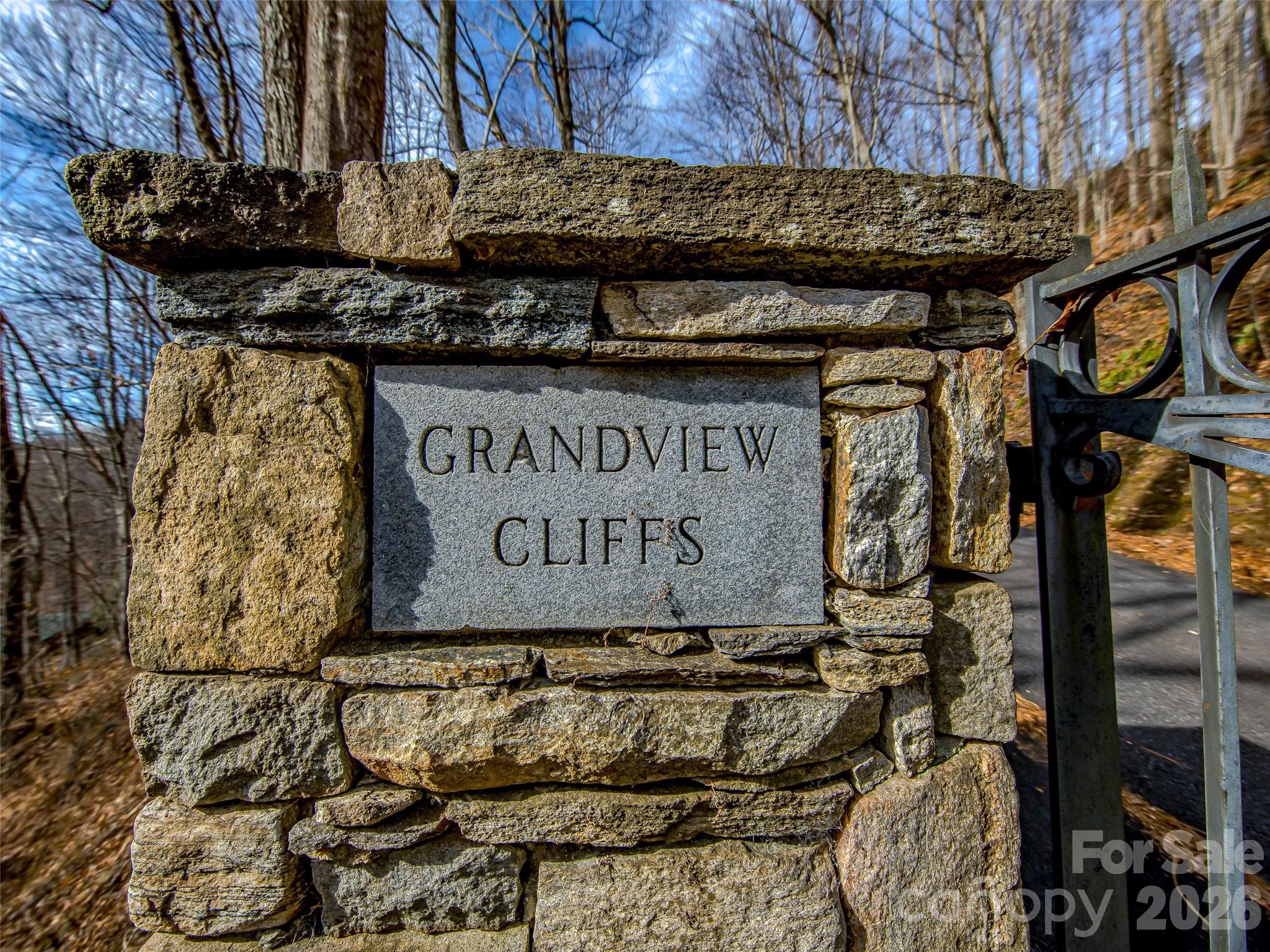 39 Grandview Cliff Heights Property Photo 9