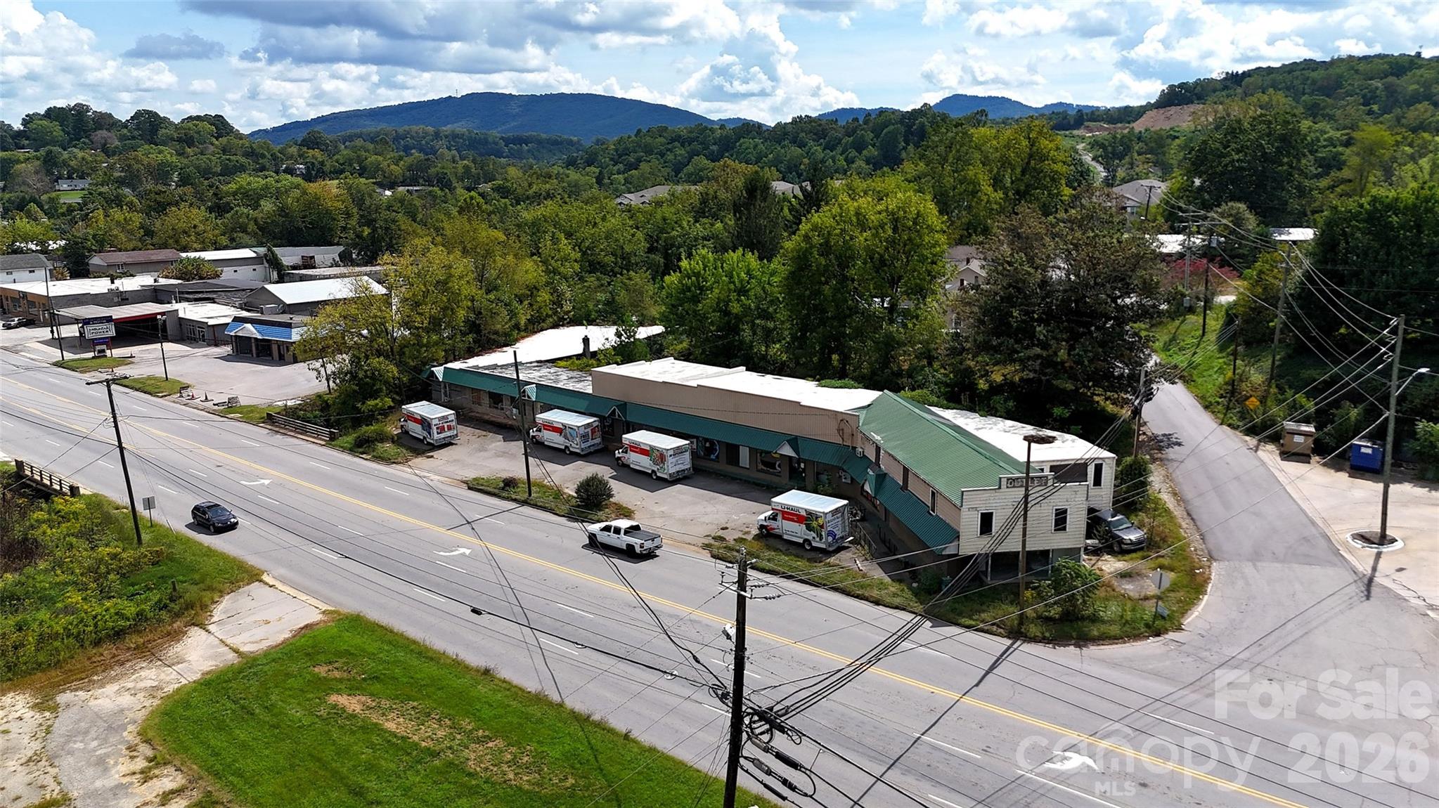 1482 Smokey Park Highway Property Photo 2