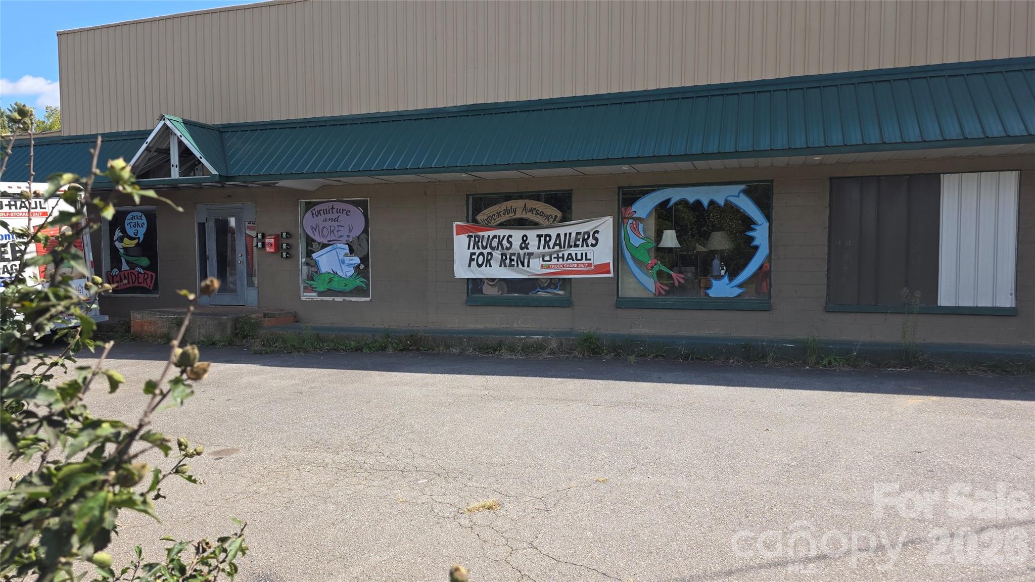 1482 Smokey Park Highway Property Photo 5
