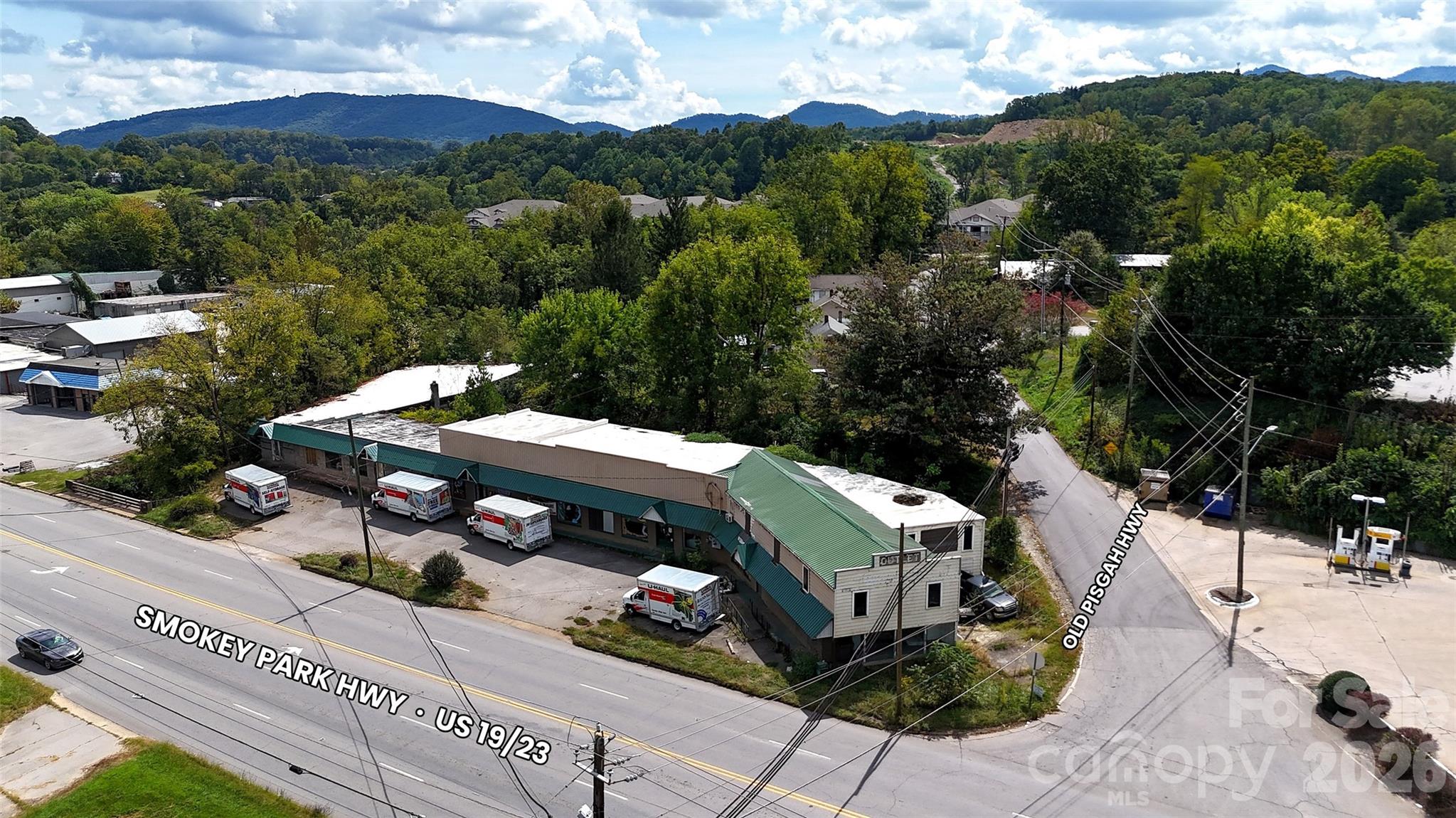 1482 Smokey Park Highway Property Photo 12