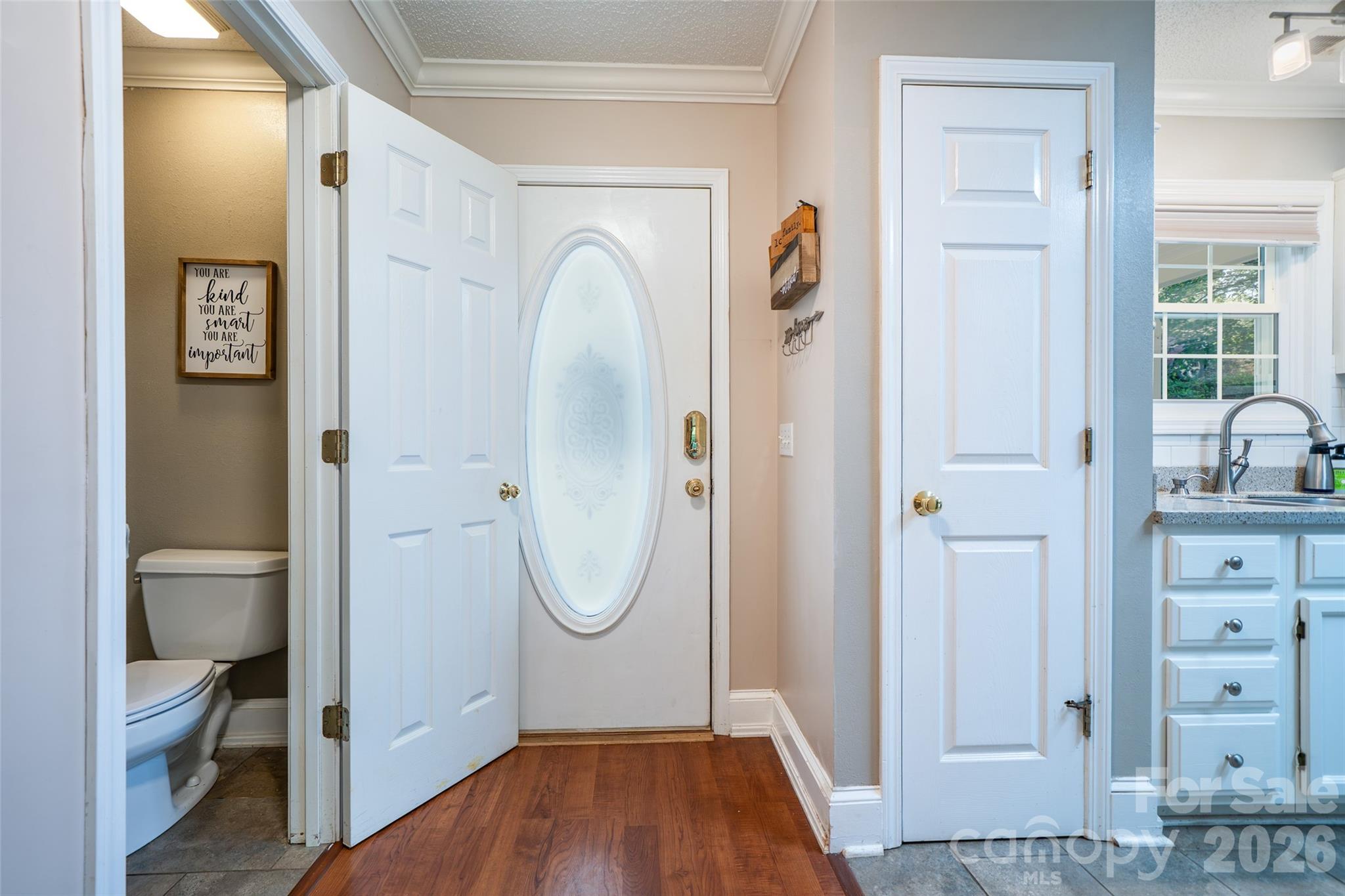 18 Friendly Way Property Photo 6