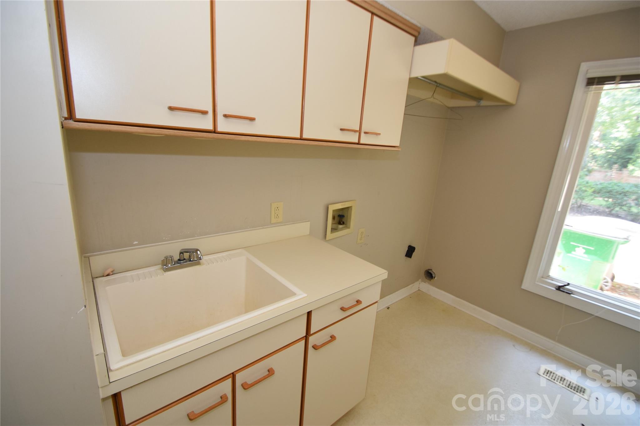 1800 Stockwell Court Property Photo 9