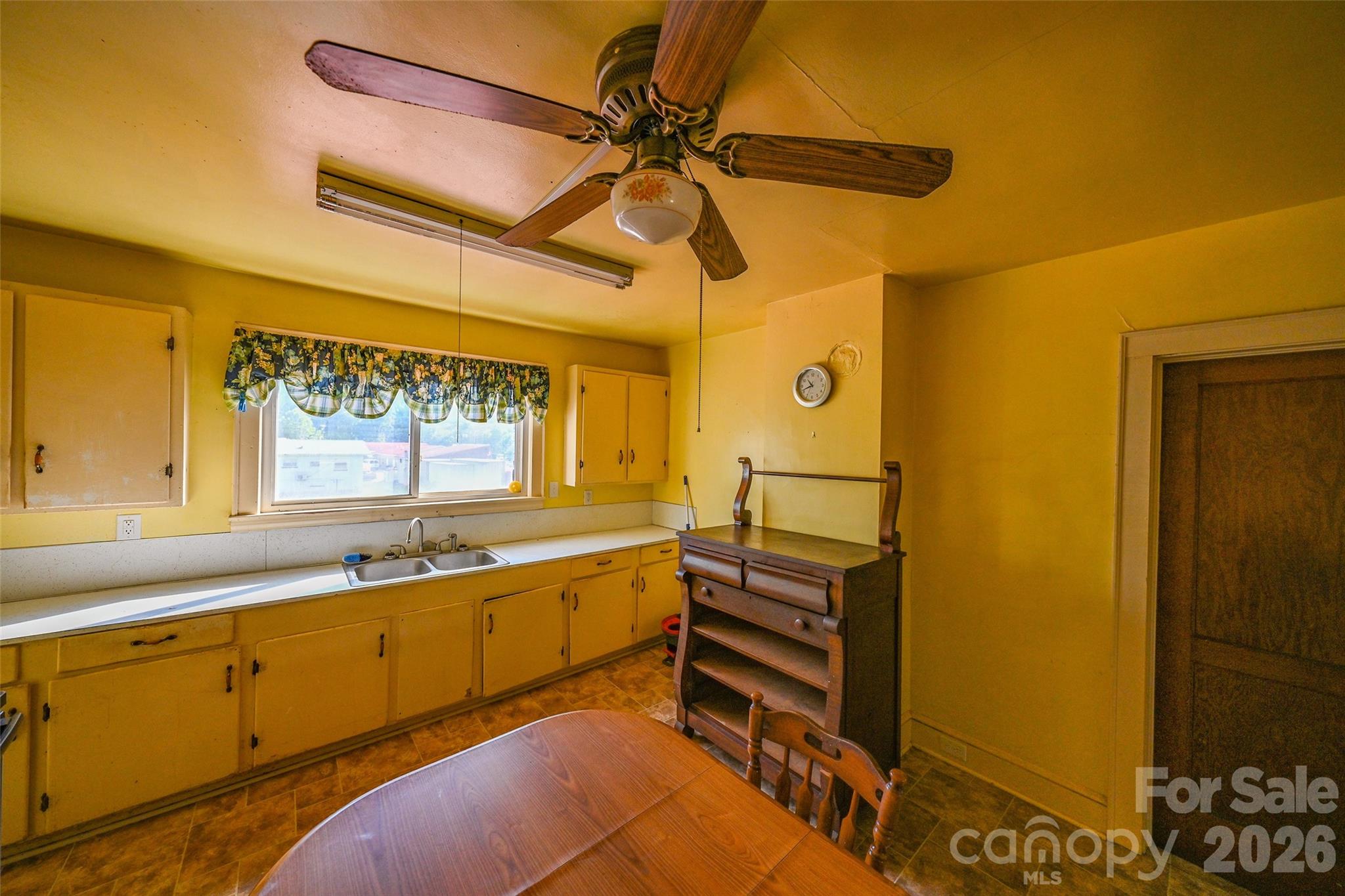 164 N Mitchell Avenue Property Photo 9