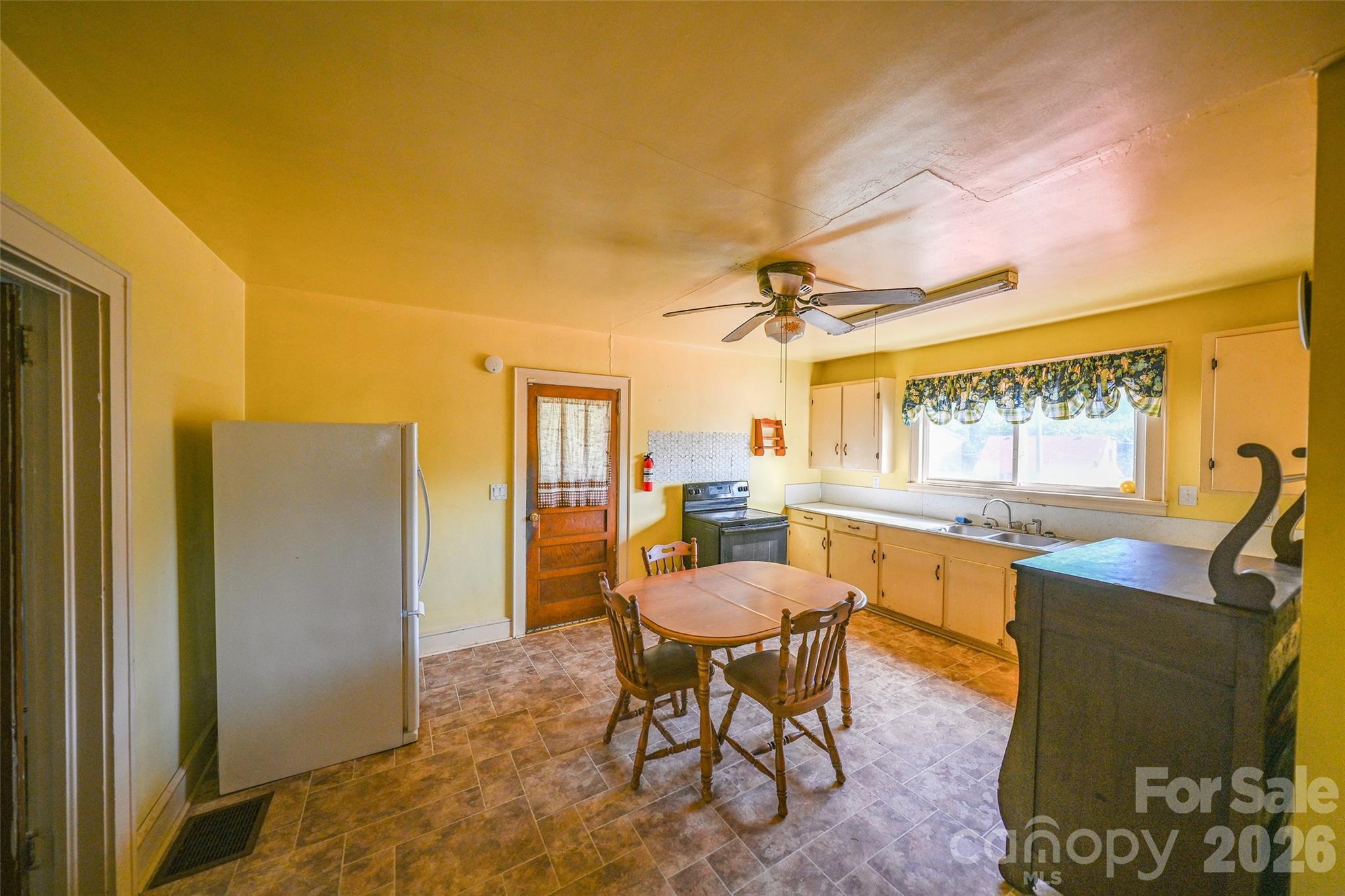 164 N Mitchell Avenue Property Photo 11