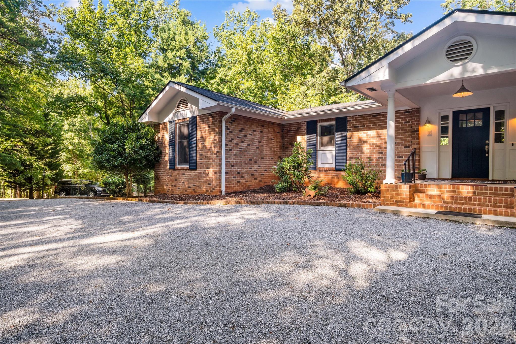 1137 Mountain Laurel Drive Property Photo 3