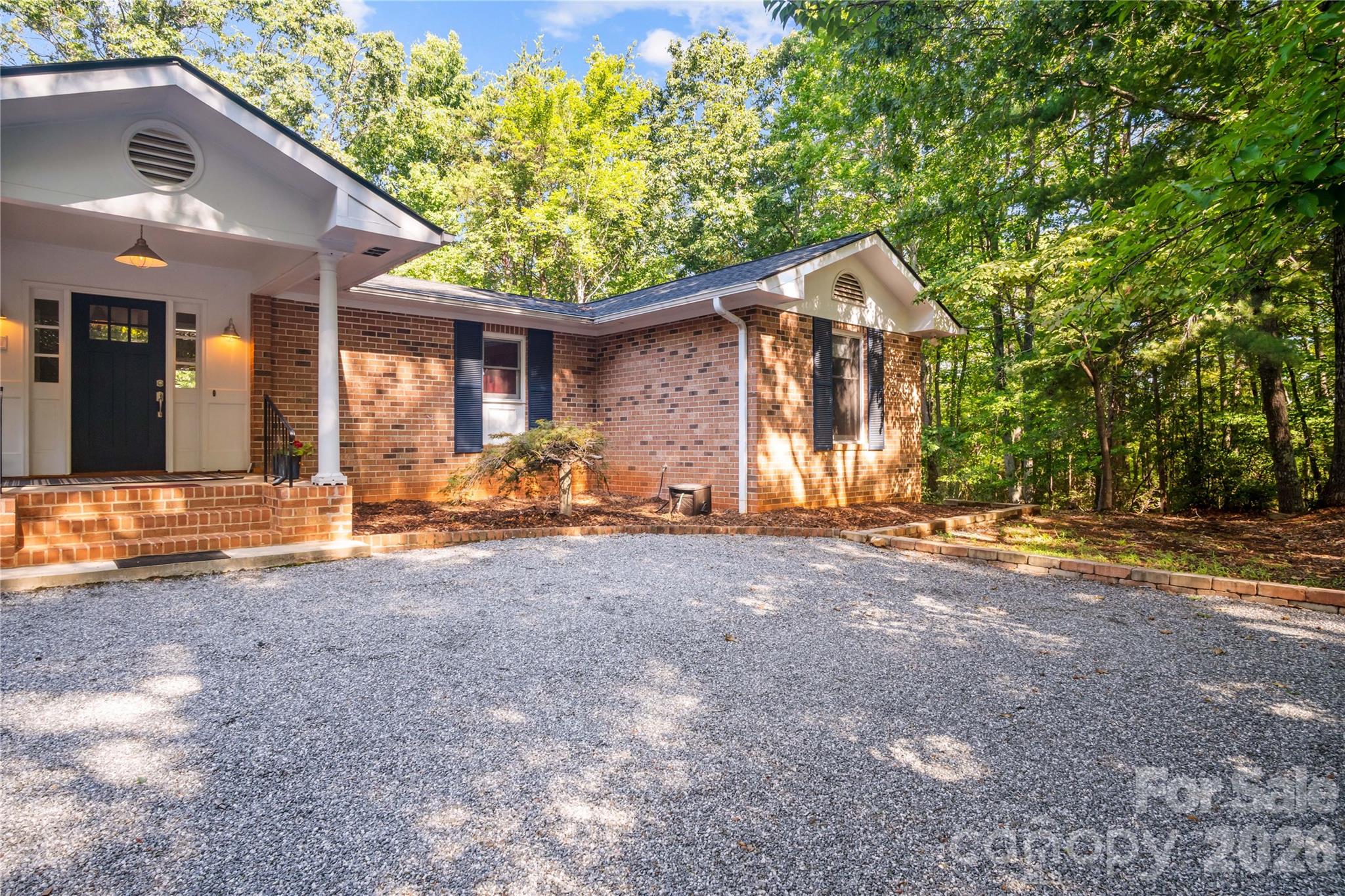 1137 Mountain Laurel Drive Property Photo 4