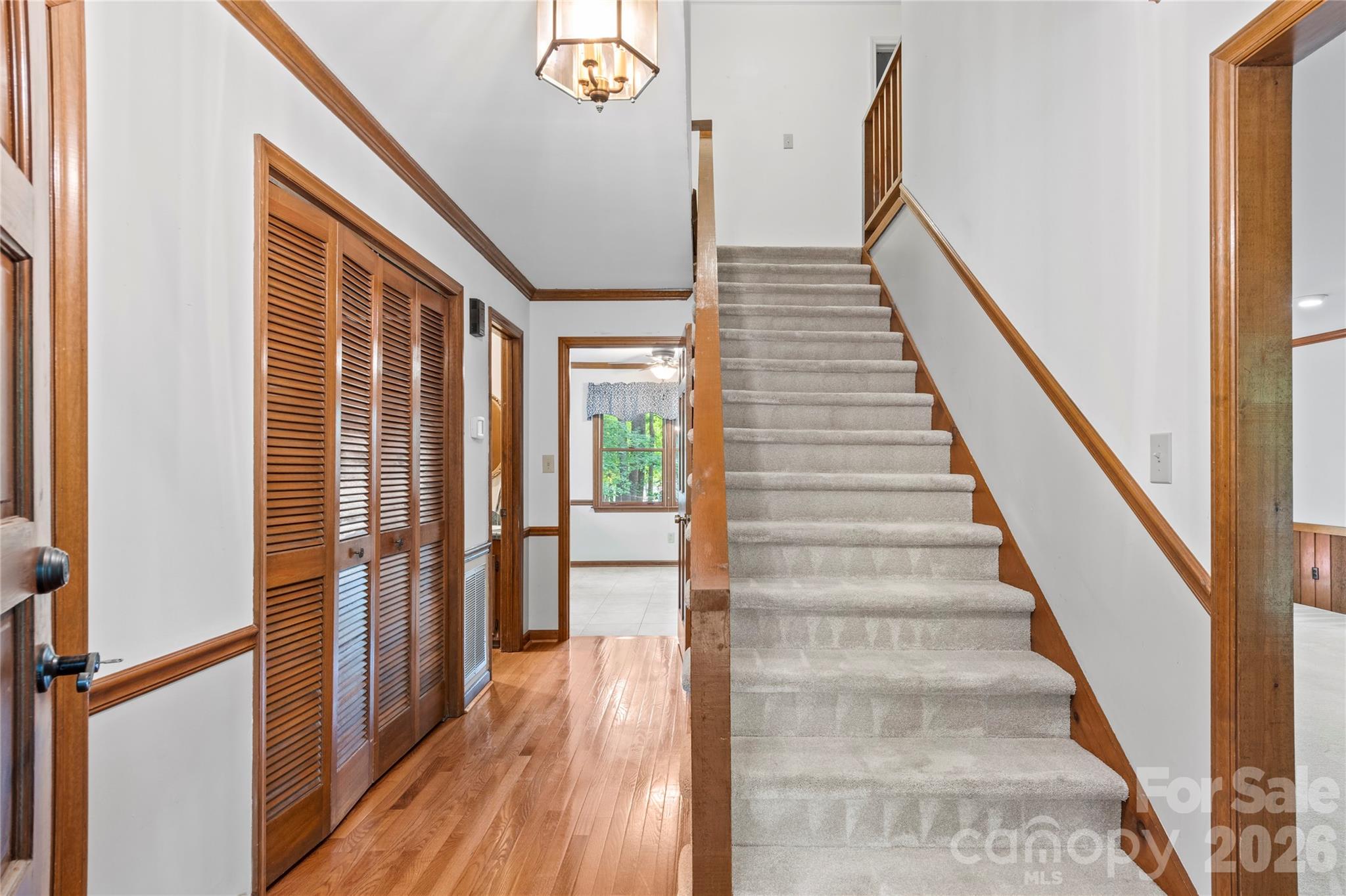 499 Reigate Drive Property Photo 4