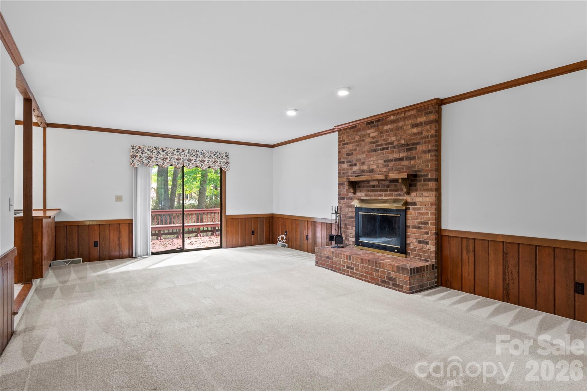 499 Reigate Drive Property Photo 6