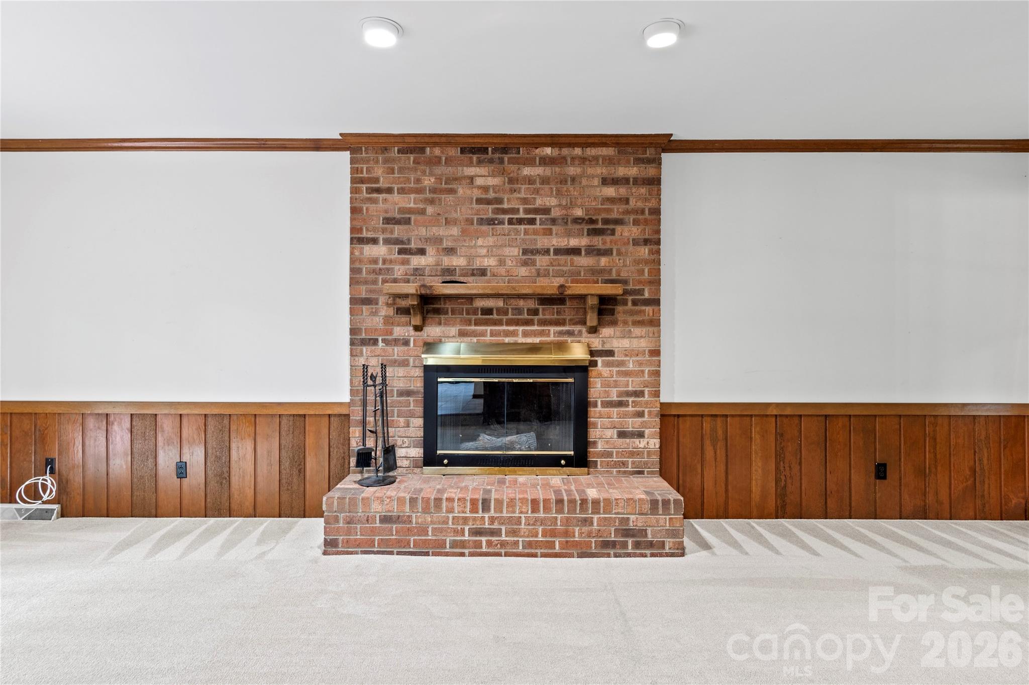 499 Reigate Drive Property Photo 7
