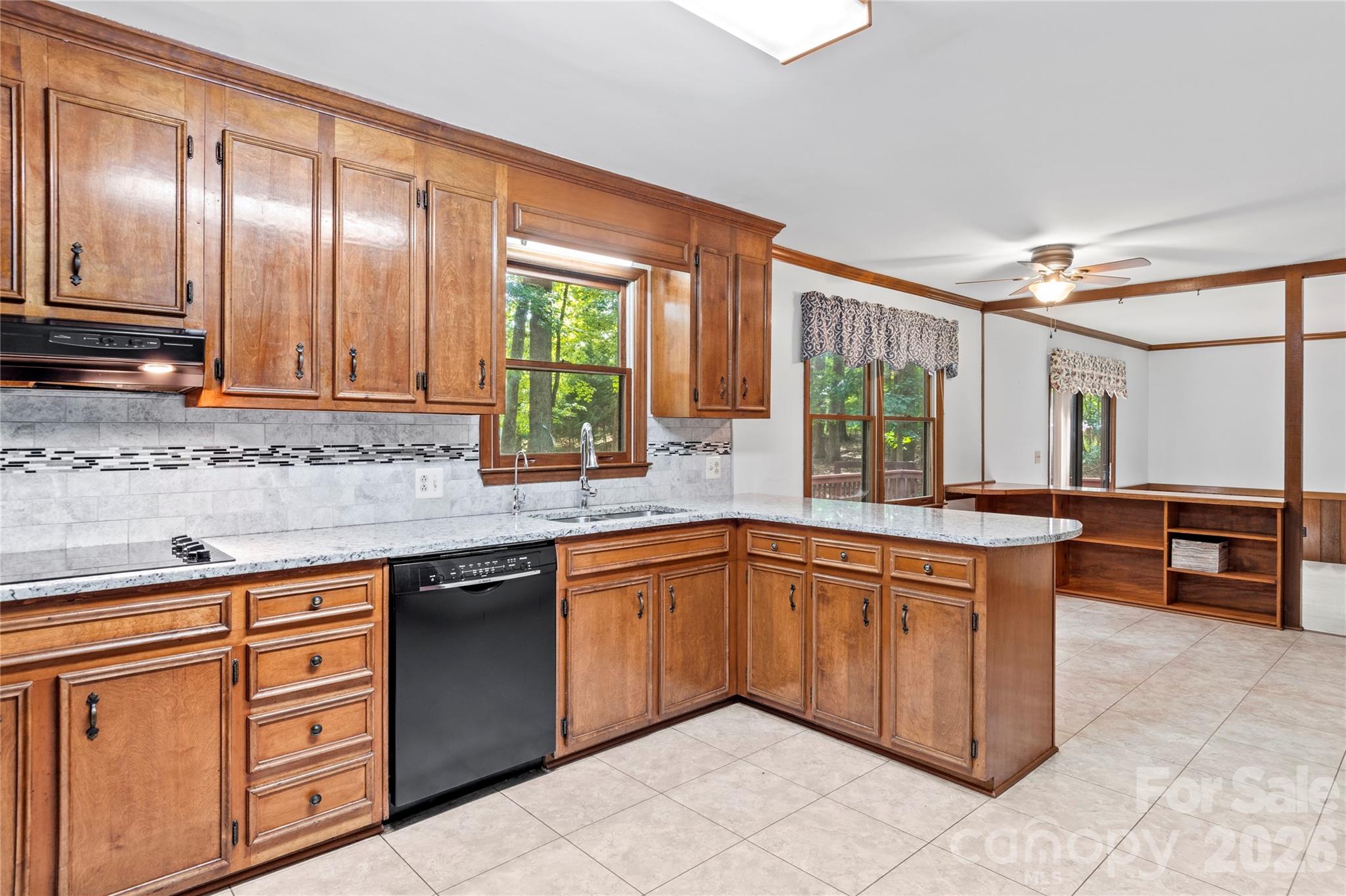 499 Reigate Drive Property Photo 14