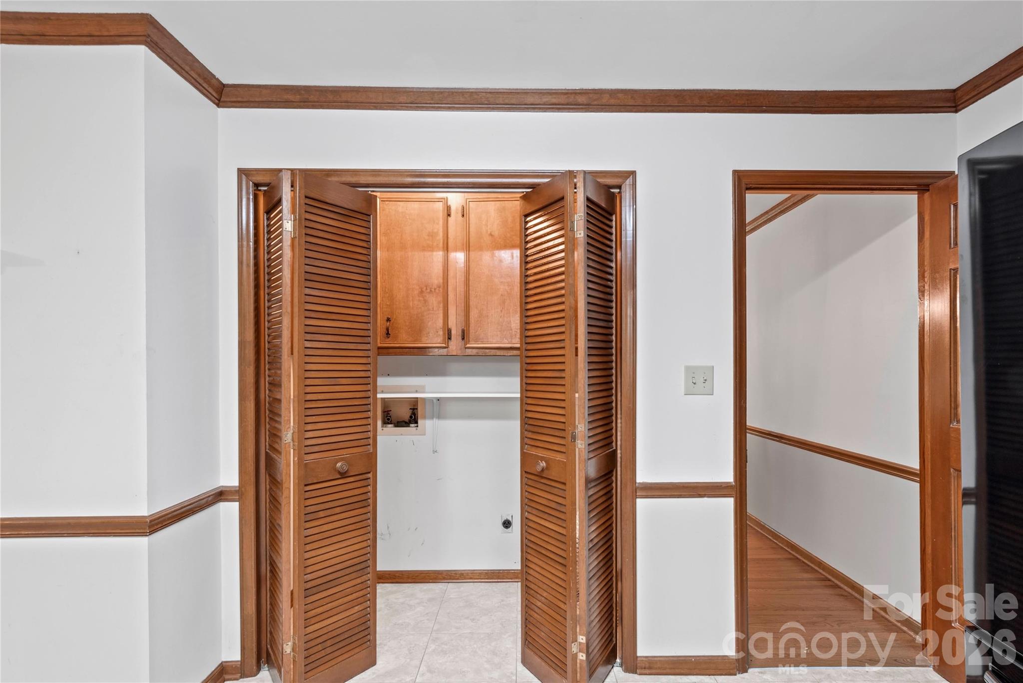499 Reigate Drive Property Photo 15