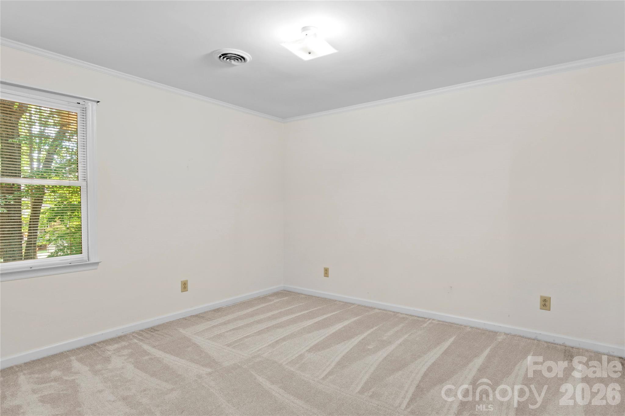 499 Reigate Drive Property Photo 30