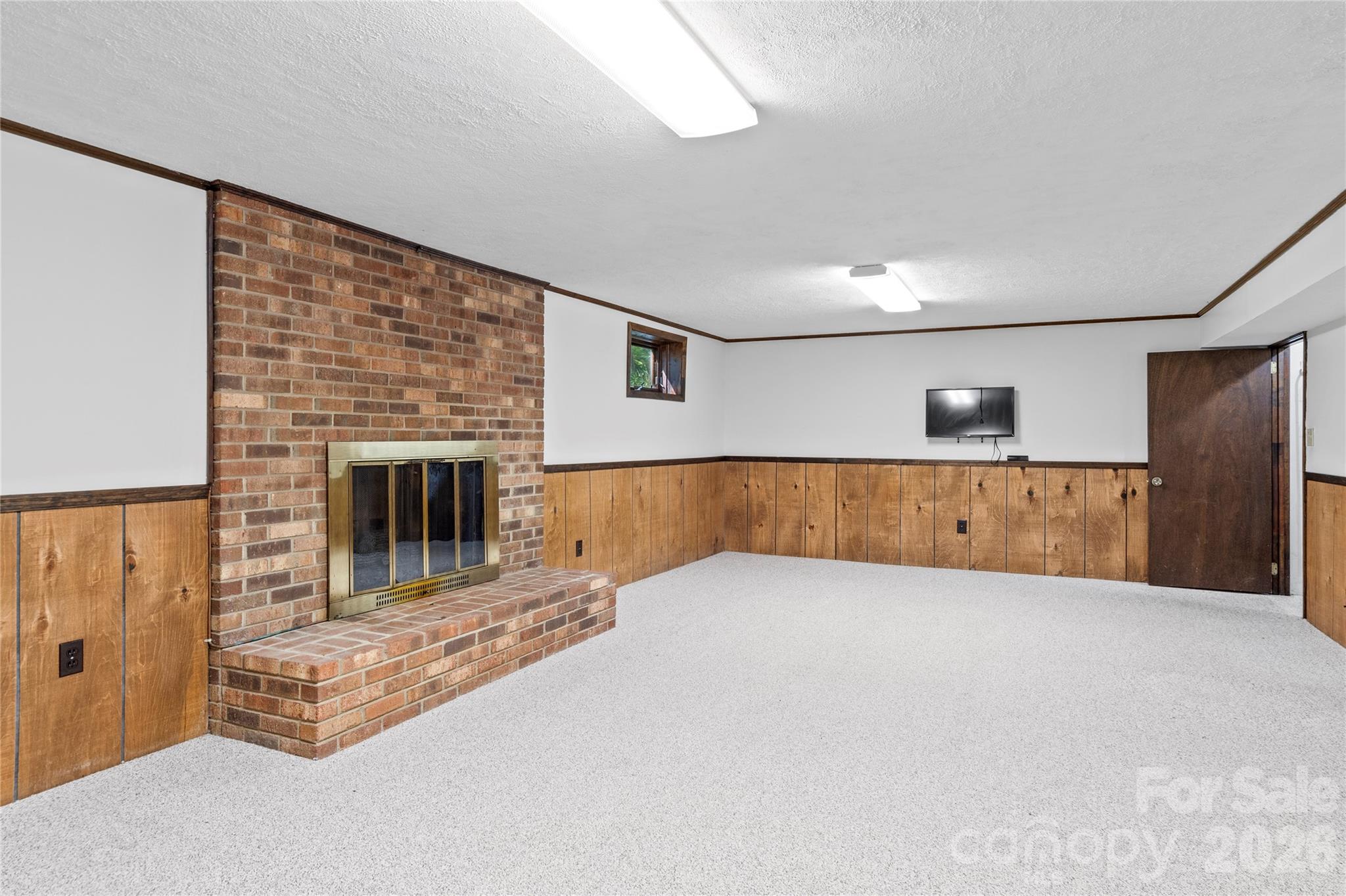 499 Reigate Drive Property Photo 34