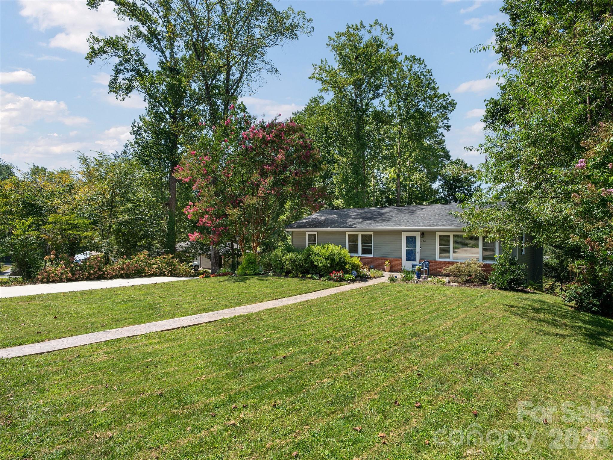 182 Locust Court Property Photo 1