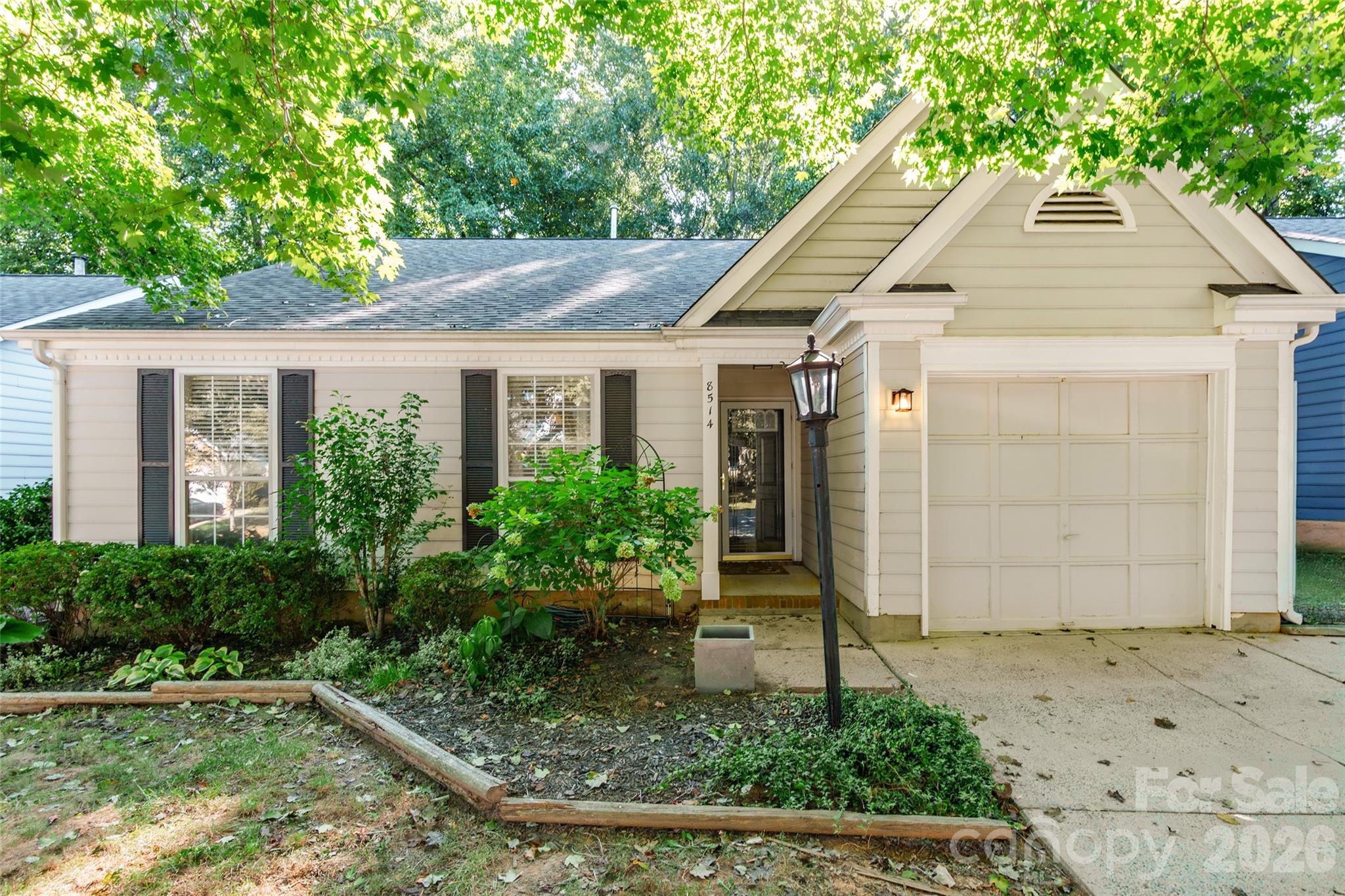 8514 Lockerbie Lane Property Photo 1