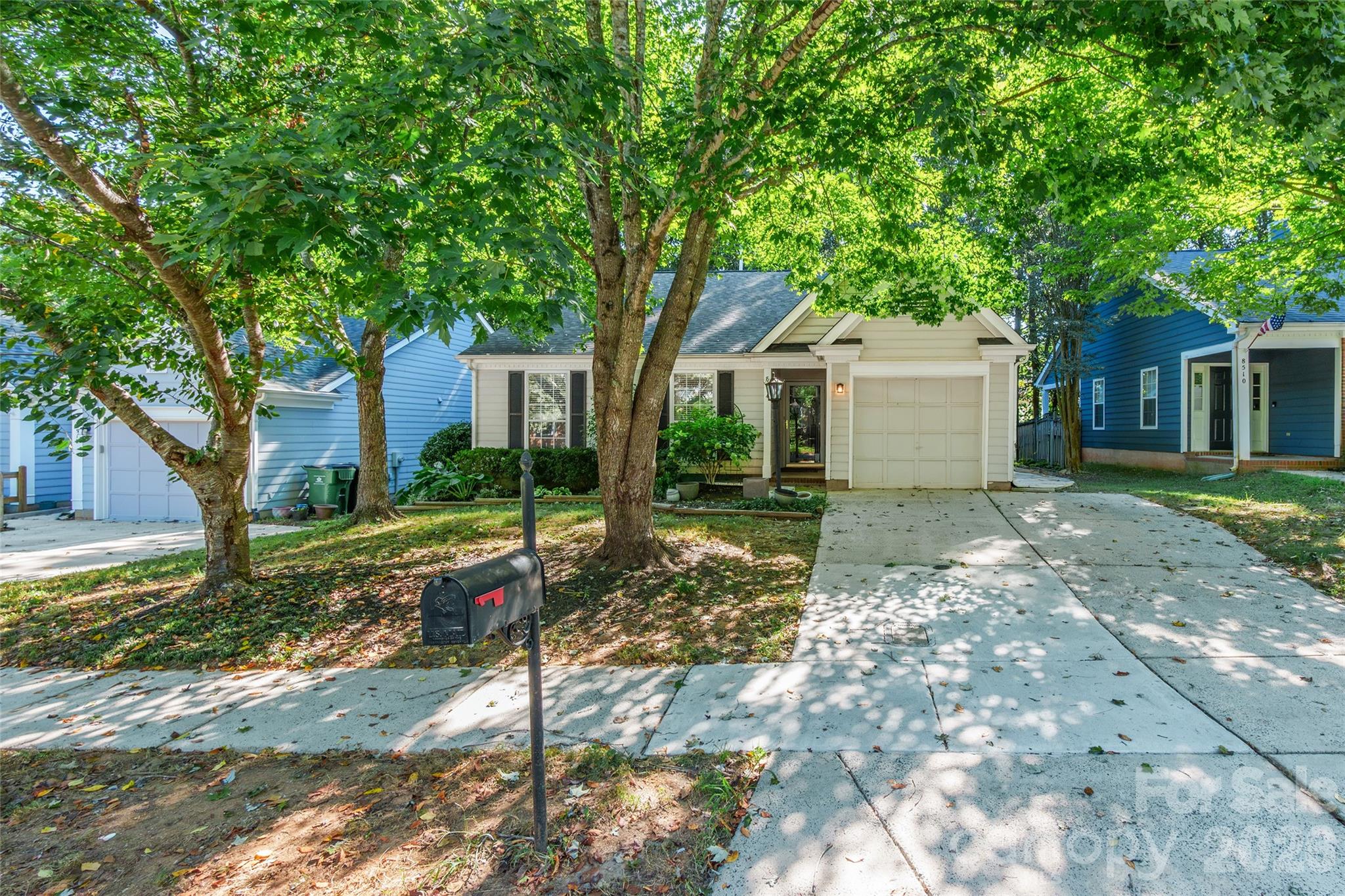 8514 Lockerbie Lane Property Photo 2