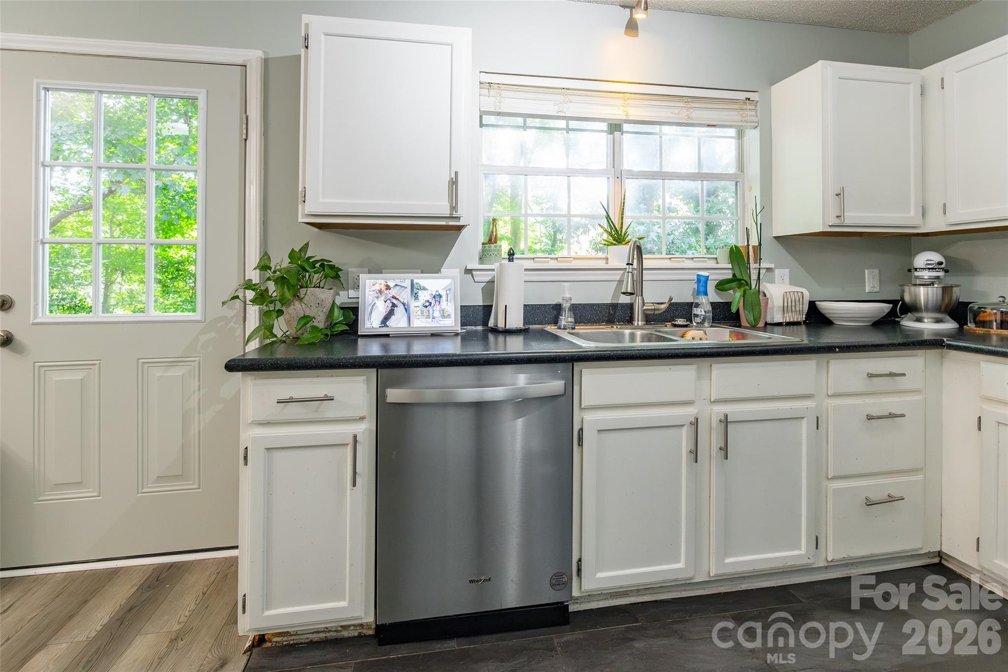 8514 Lockerbie Lane Property Photo 6
