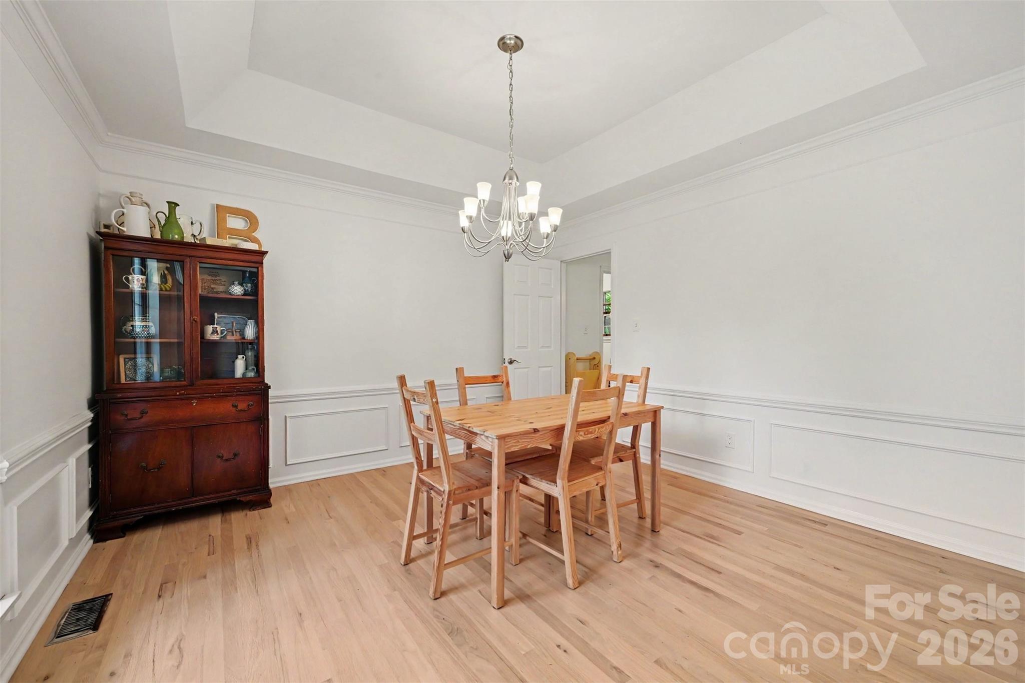 3524 Crescent Knoll Drive Property Photo 8