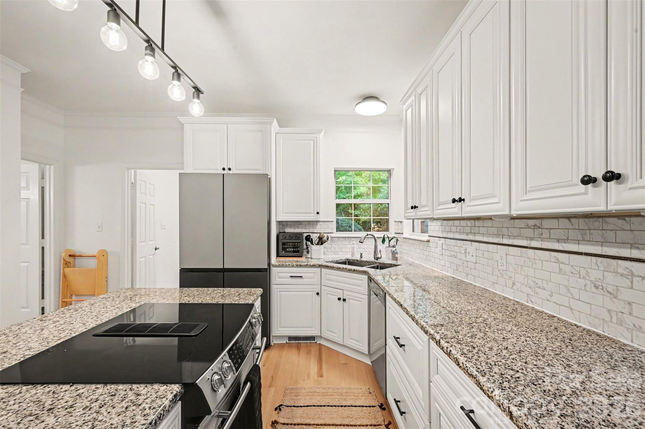 3524 Crescent Knoll Drive Property Photo 16