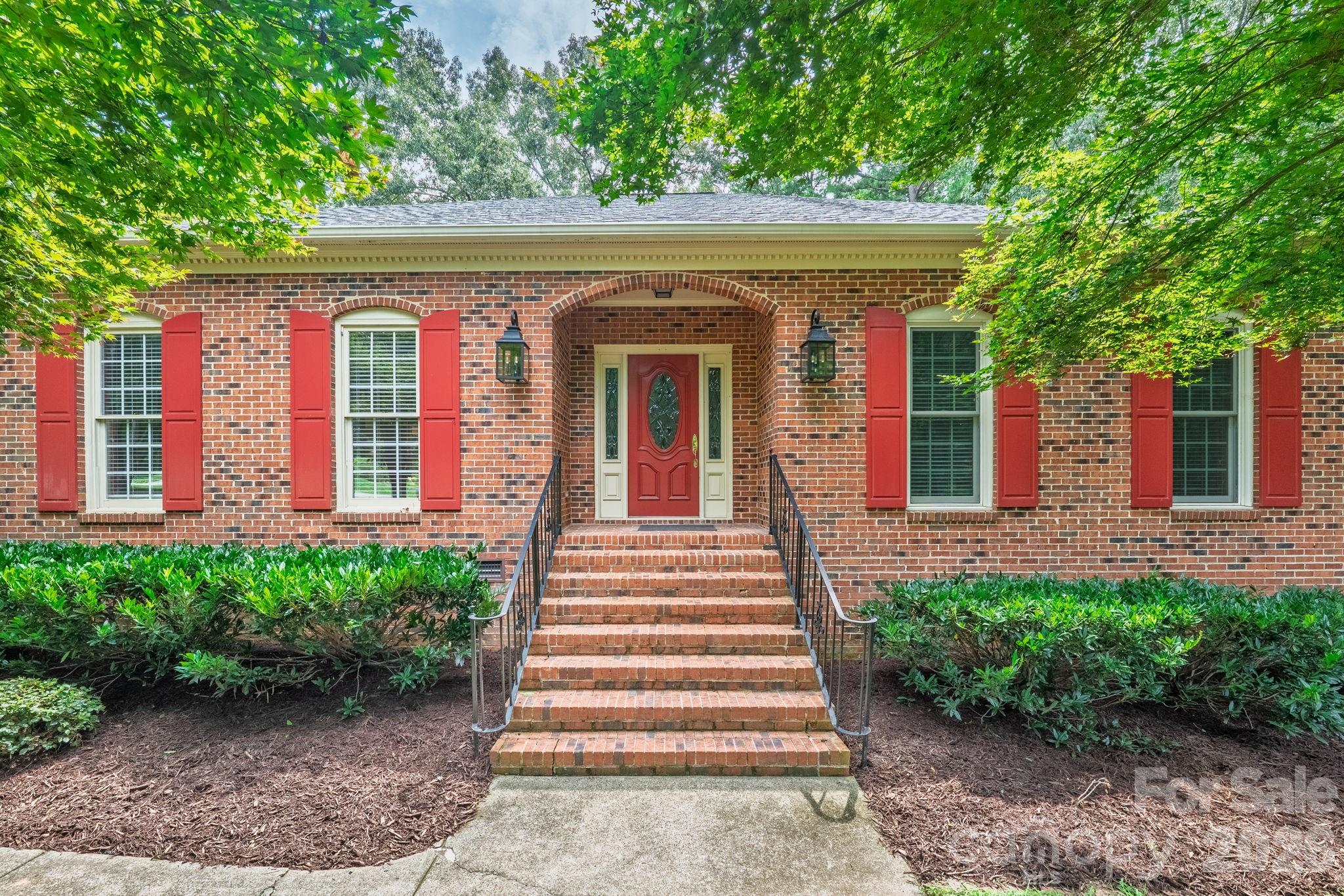 3517 Honeysuckle Drive Property Photo 1
