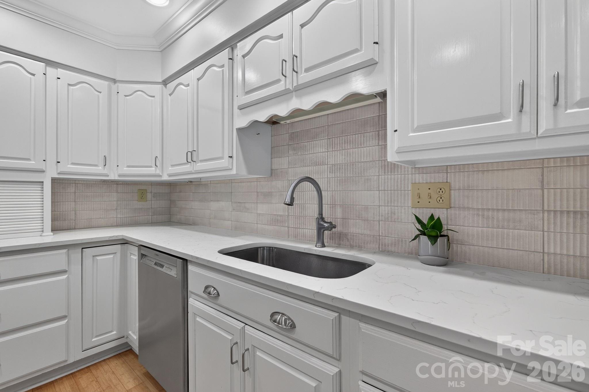 3517 Honeysuckle Drive Property Photo 5