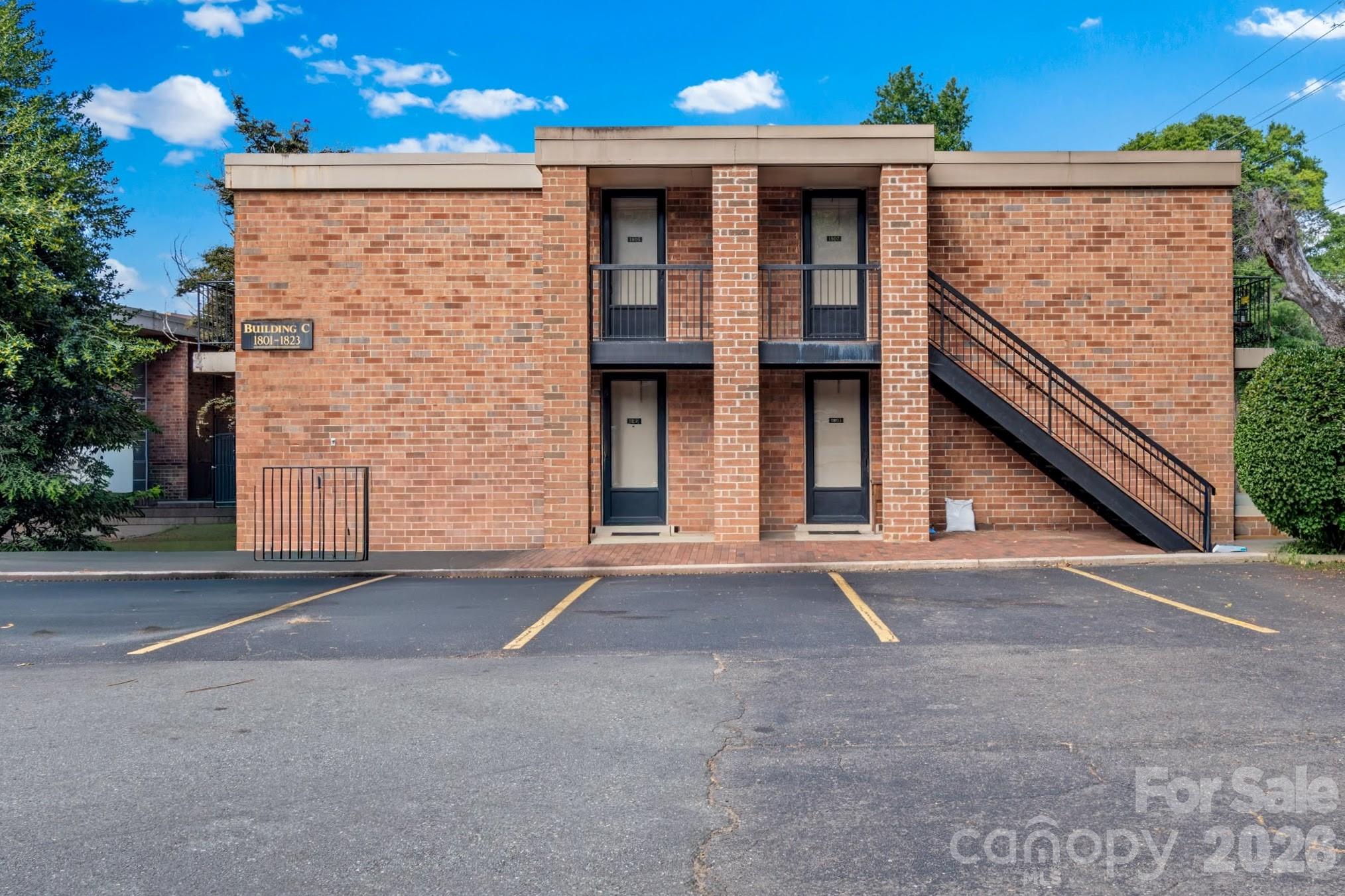 1805 S Hawthorne Road Property Photo 1
