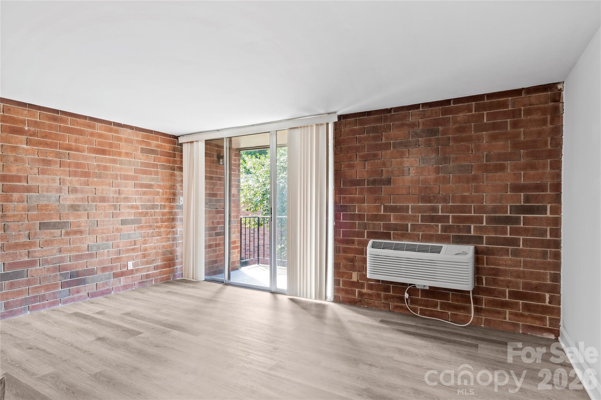 1805 S Hawthorne Road Property Photo 7