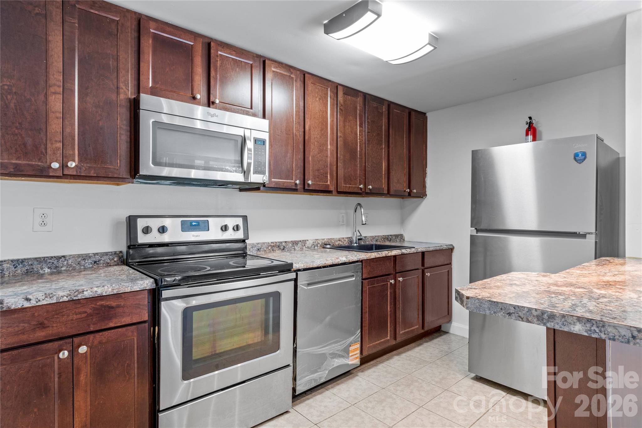 1805 S Hawthorne Road Property Photo 8