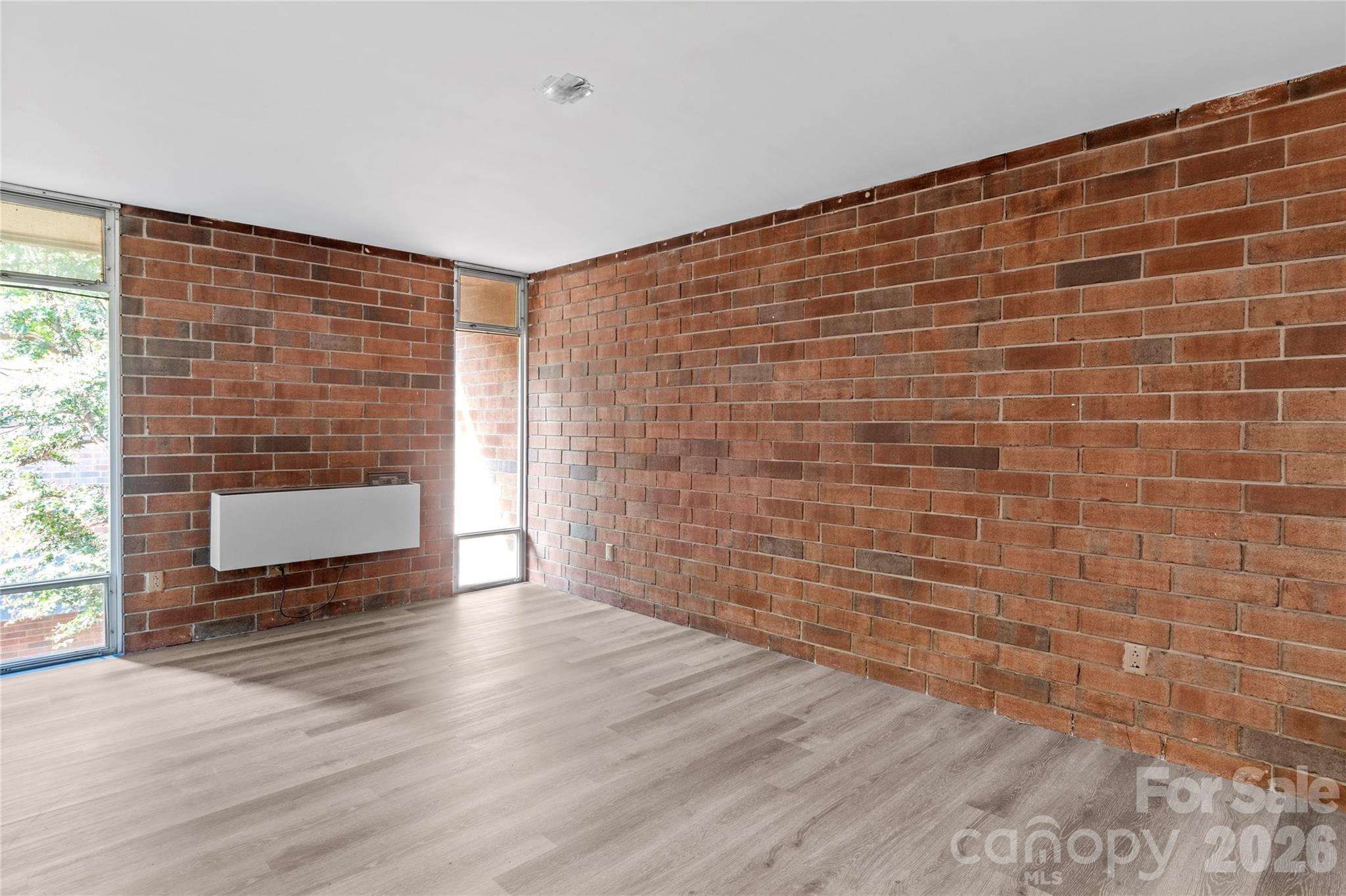 1805 S Hawthorne Road Property Photo 13