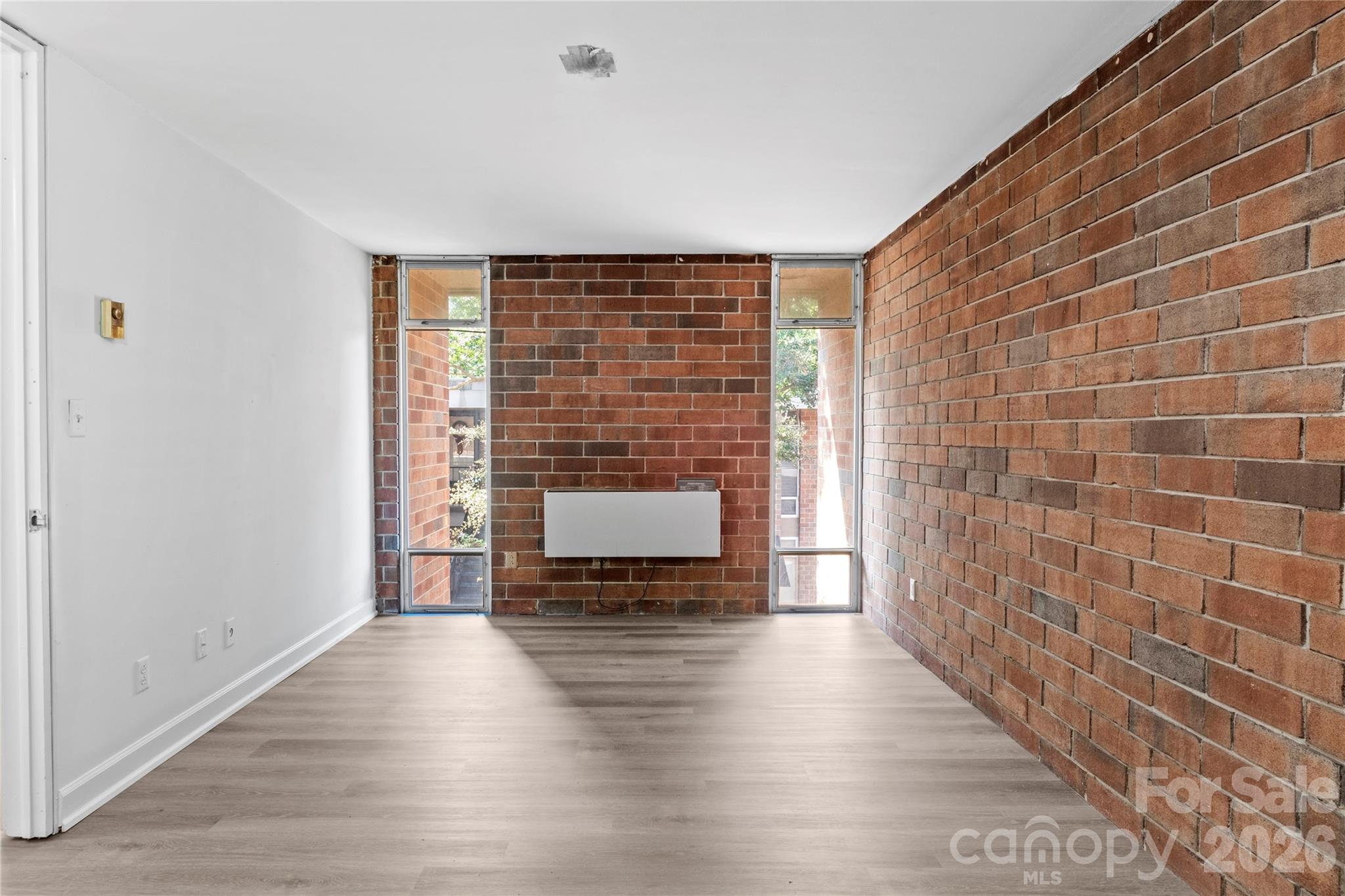 1805 S Hawthorne Road Property Photo 14