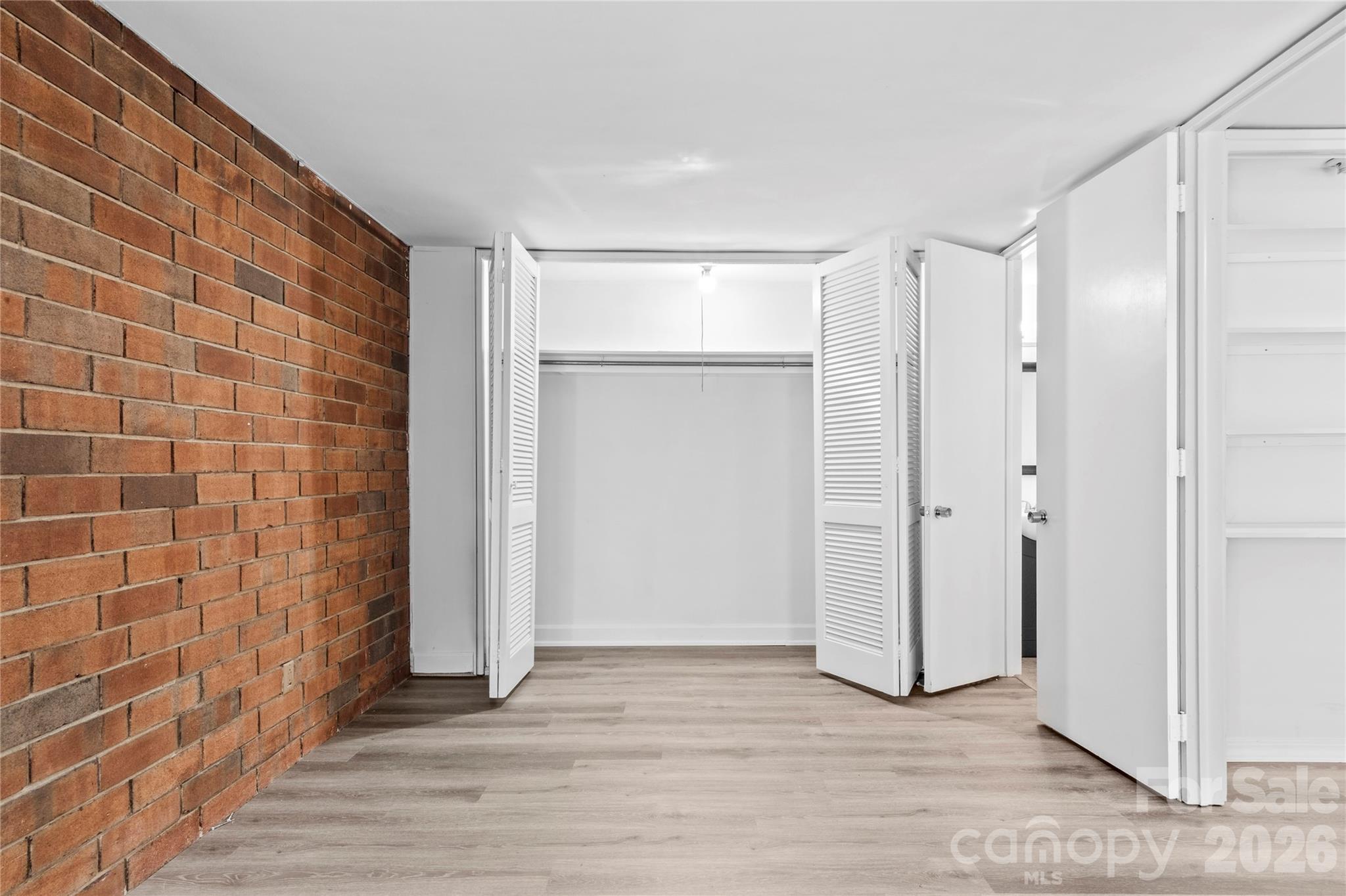 1805 S Hawthorne Road Property Photo 16