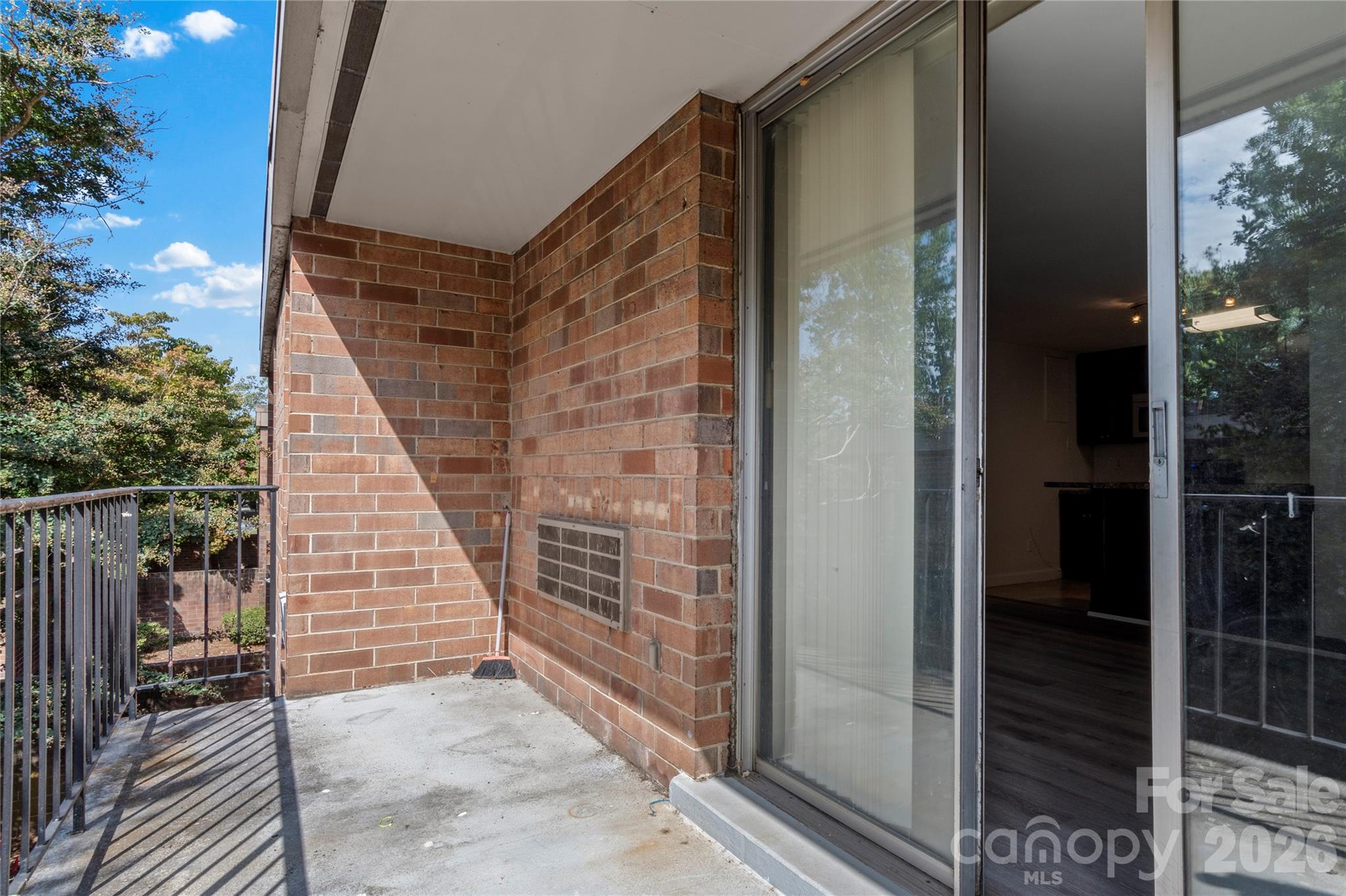 1805 S Hawthorne Road Property Photo 23