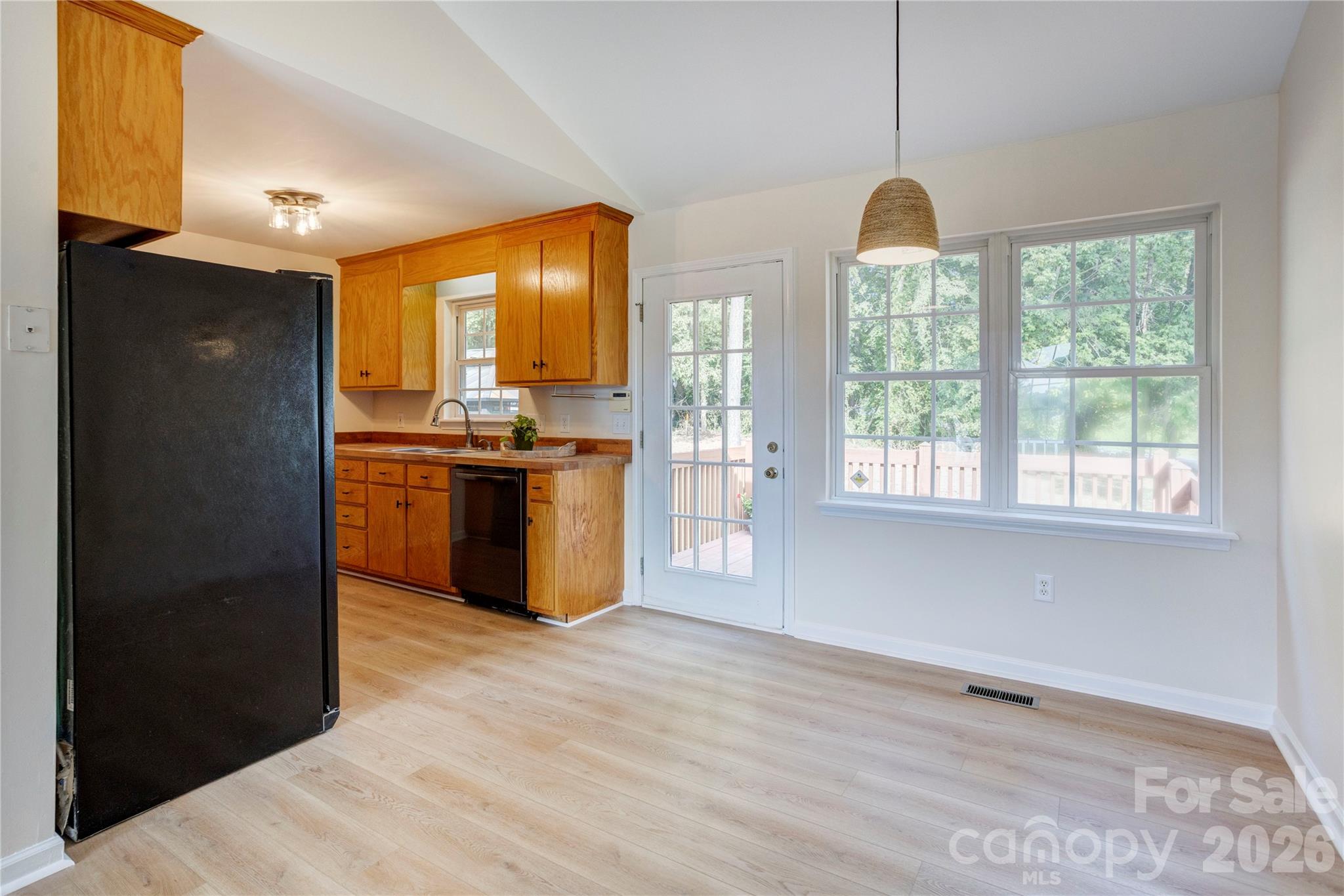 1209 Moss Acres Court Property Photo 9