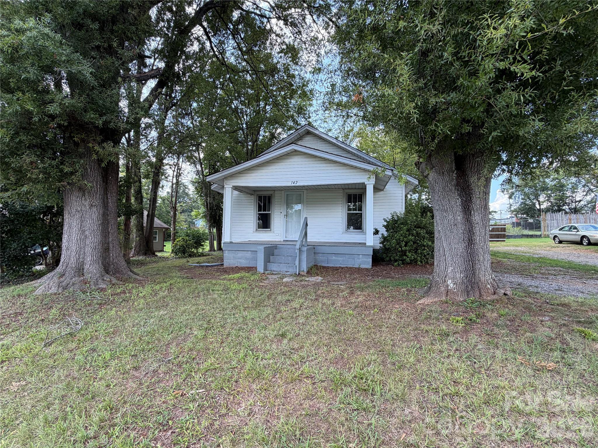 142 26th Street Property Photo 1