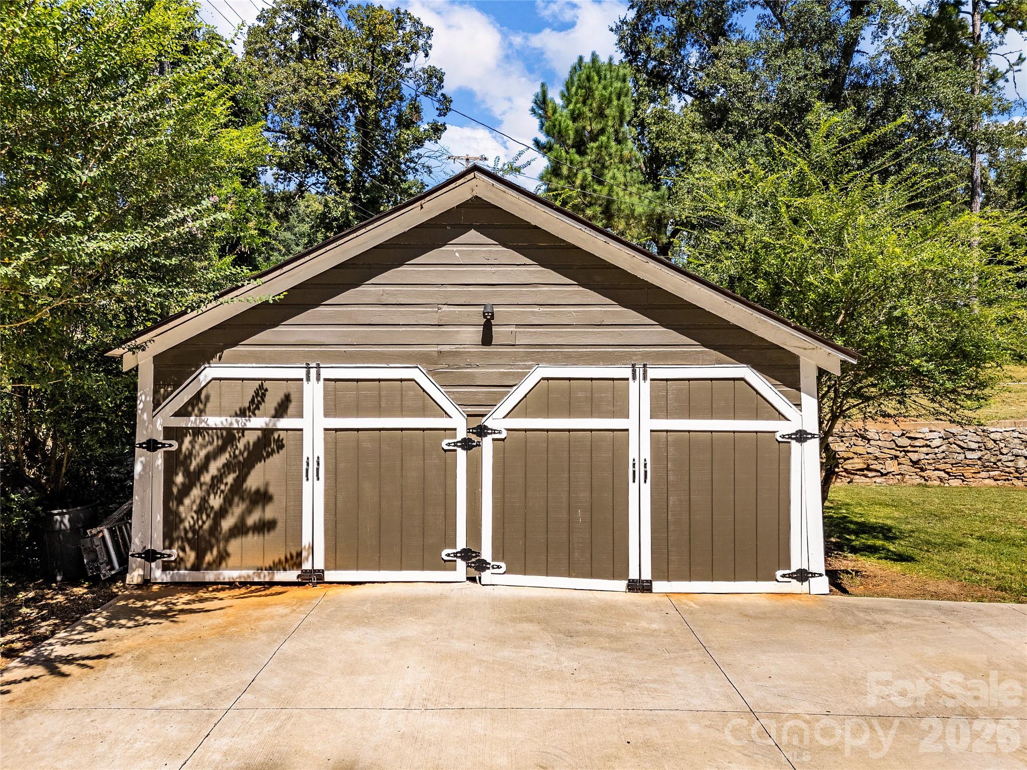 130 School Drive Property Photo 3