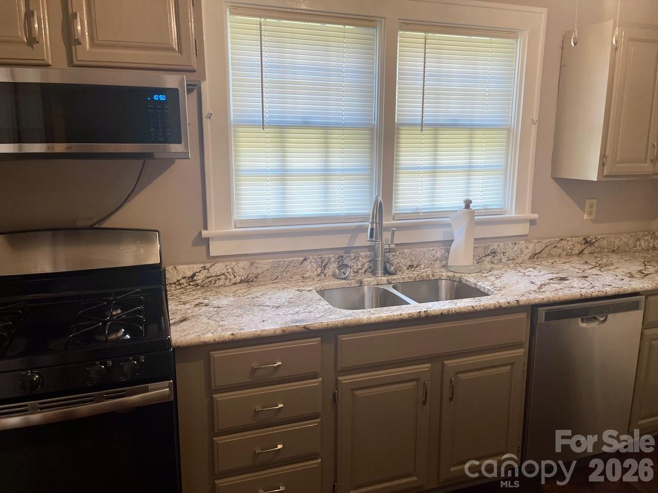 130 School Drive Property Photo 6